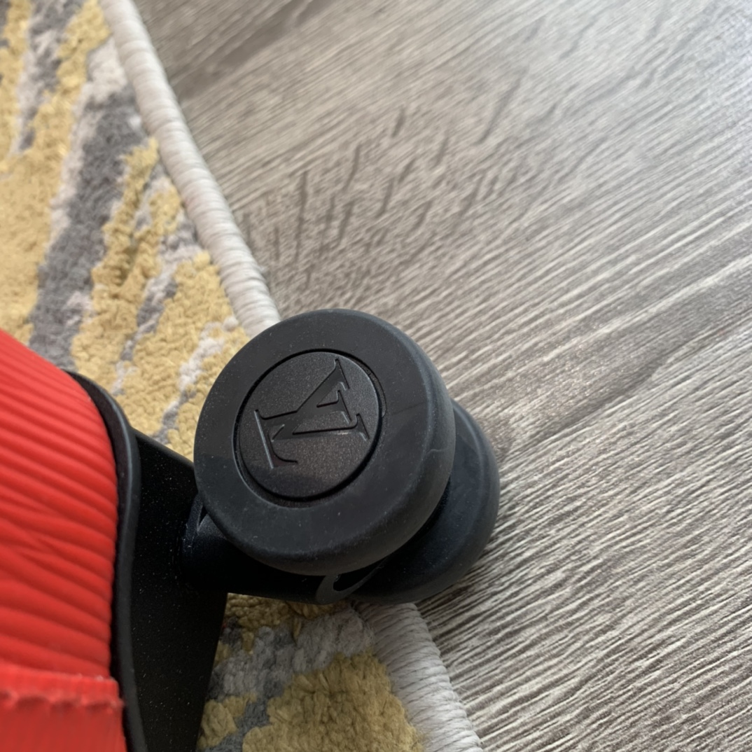 L*ouis V*uitton Luggage