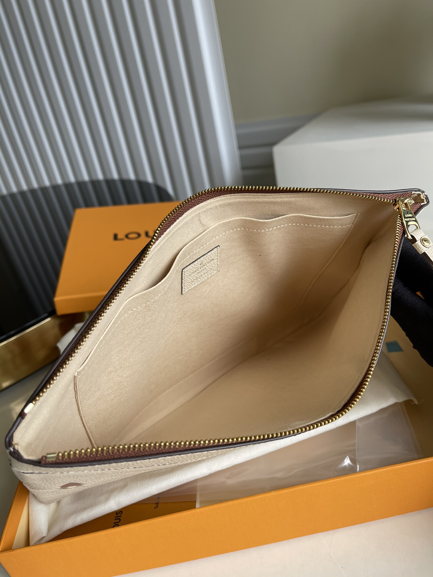 L*ouis V*uitton Bag Top Quality 29.5 x 21 x 1 cm