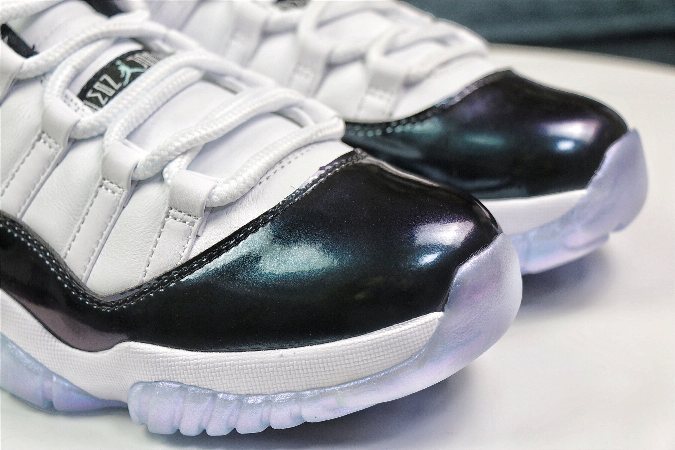 Air Jordan 11 Low Emerald Easter