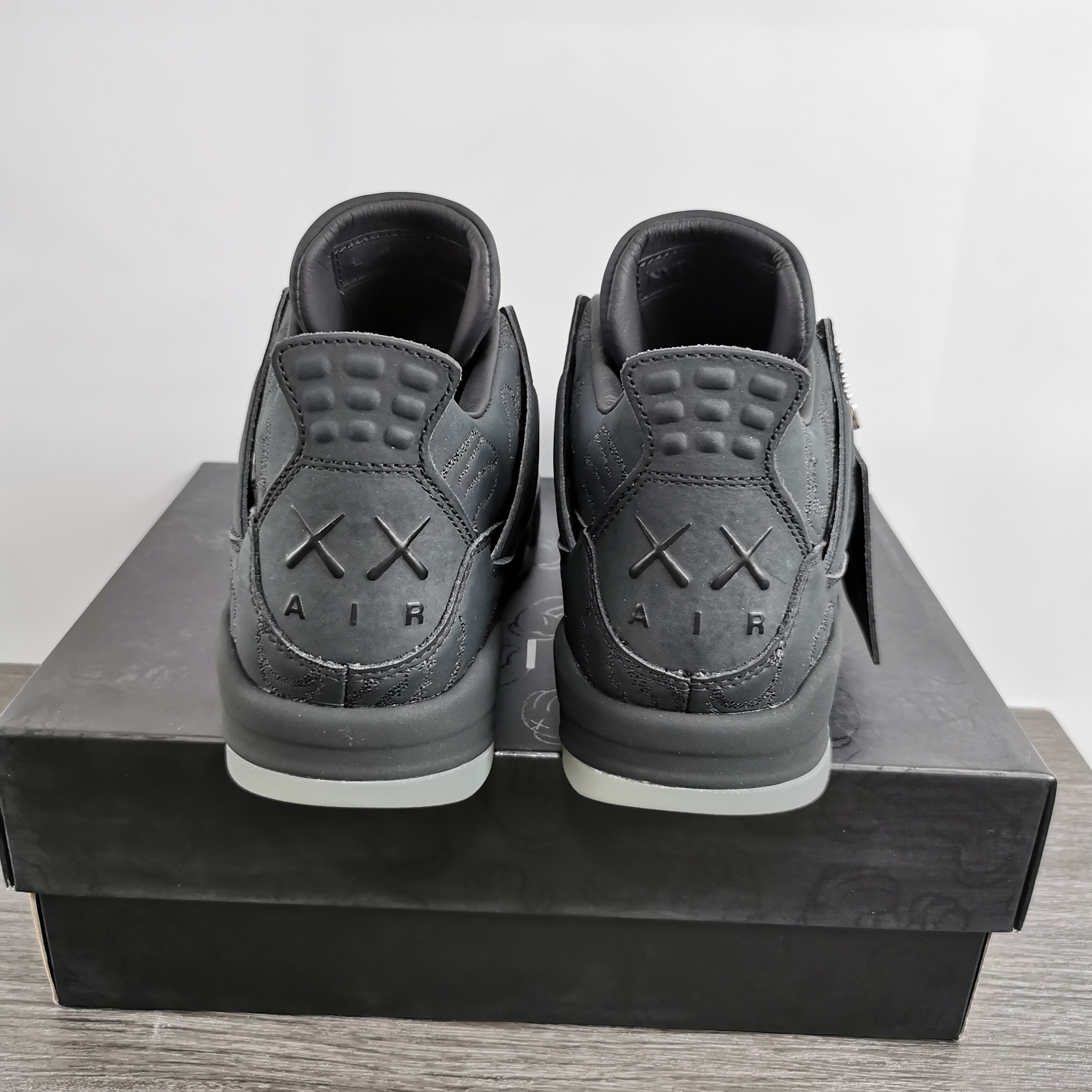 Air Jordan 4 X Kaws 930155 001