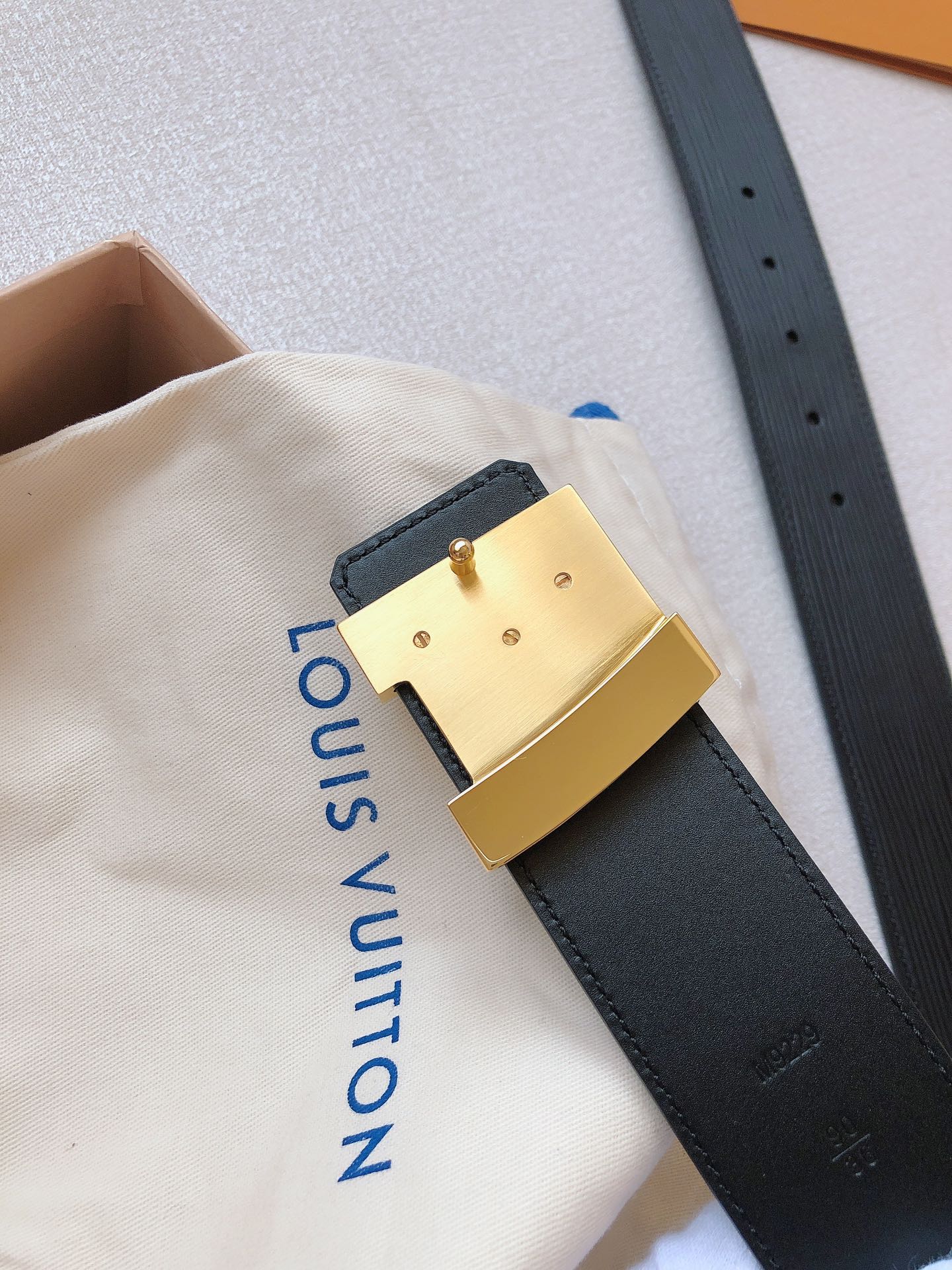 L*ouis V*uitton Belts Top Version