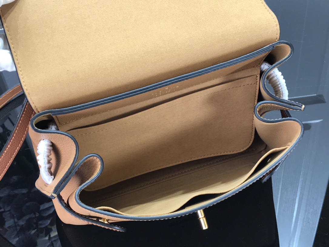 L*ouis V*uitton Top Bag 28 x 20 x 11.5 cm