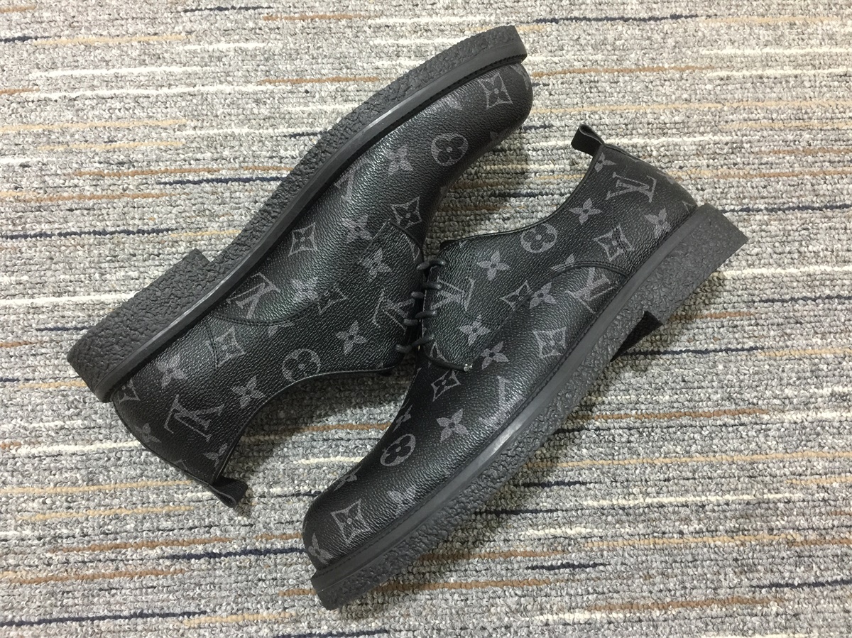 Men L*uis V*itton Low Top Sneaker