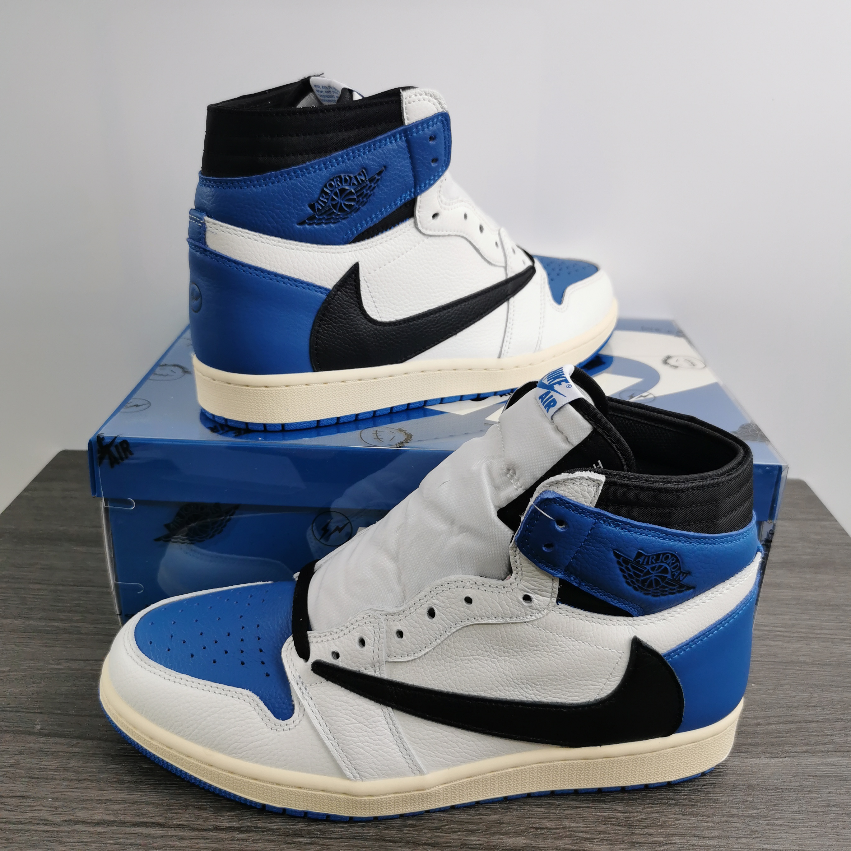 Air Jordan 1 Travis Scott DH3227-105