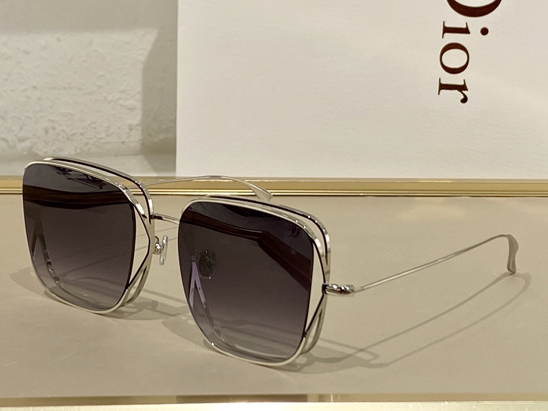 C*artier Glasses Top