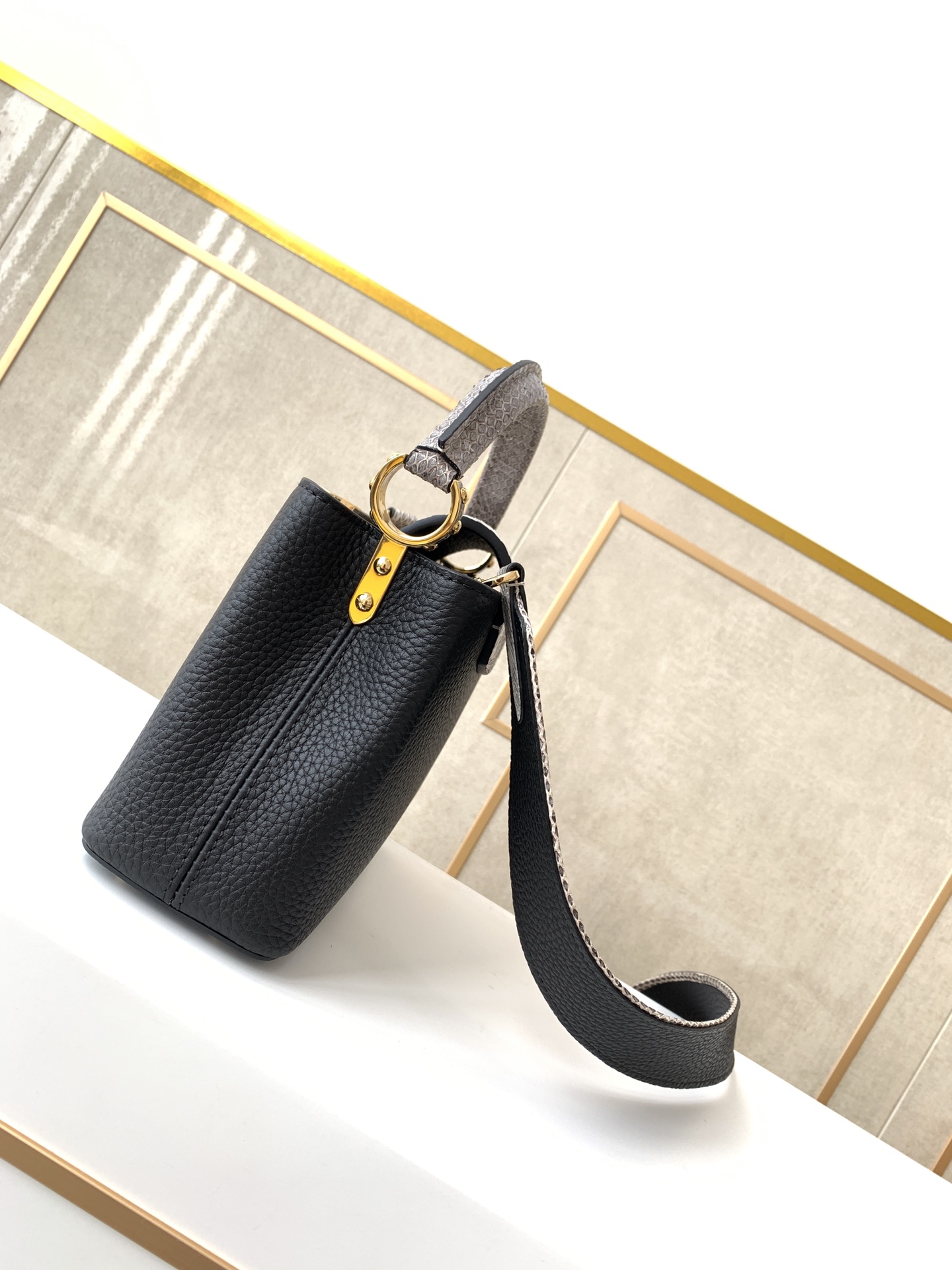 L*ouis V*uitton Top Bag 21x14x8cm