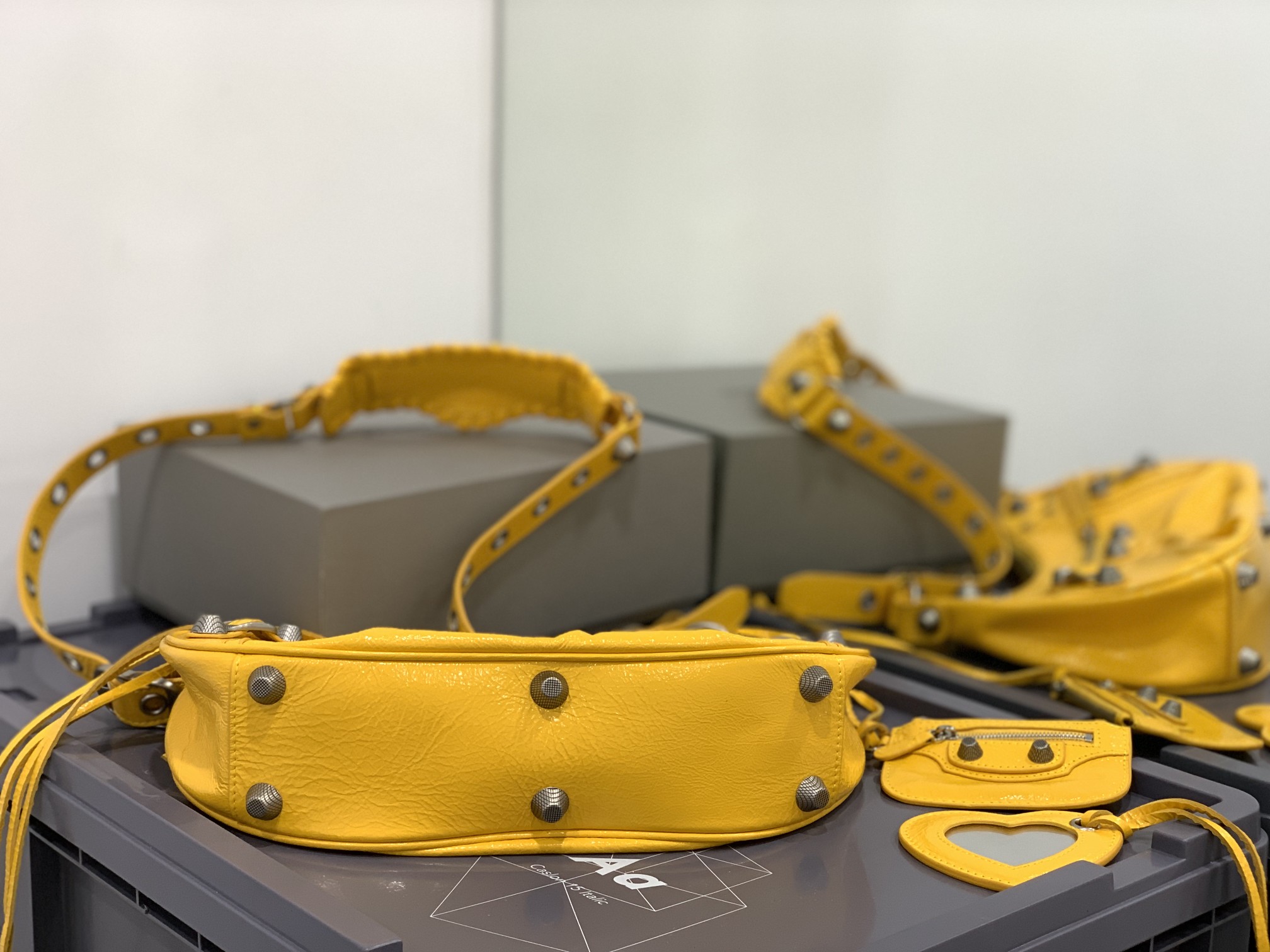 B*alenciaga Bag Top Quality 33x16x8.4cm