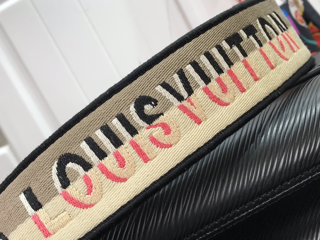 L*ouis V*uitton Top Bag 23*17*9.5cm