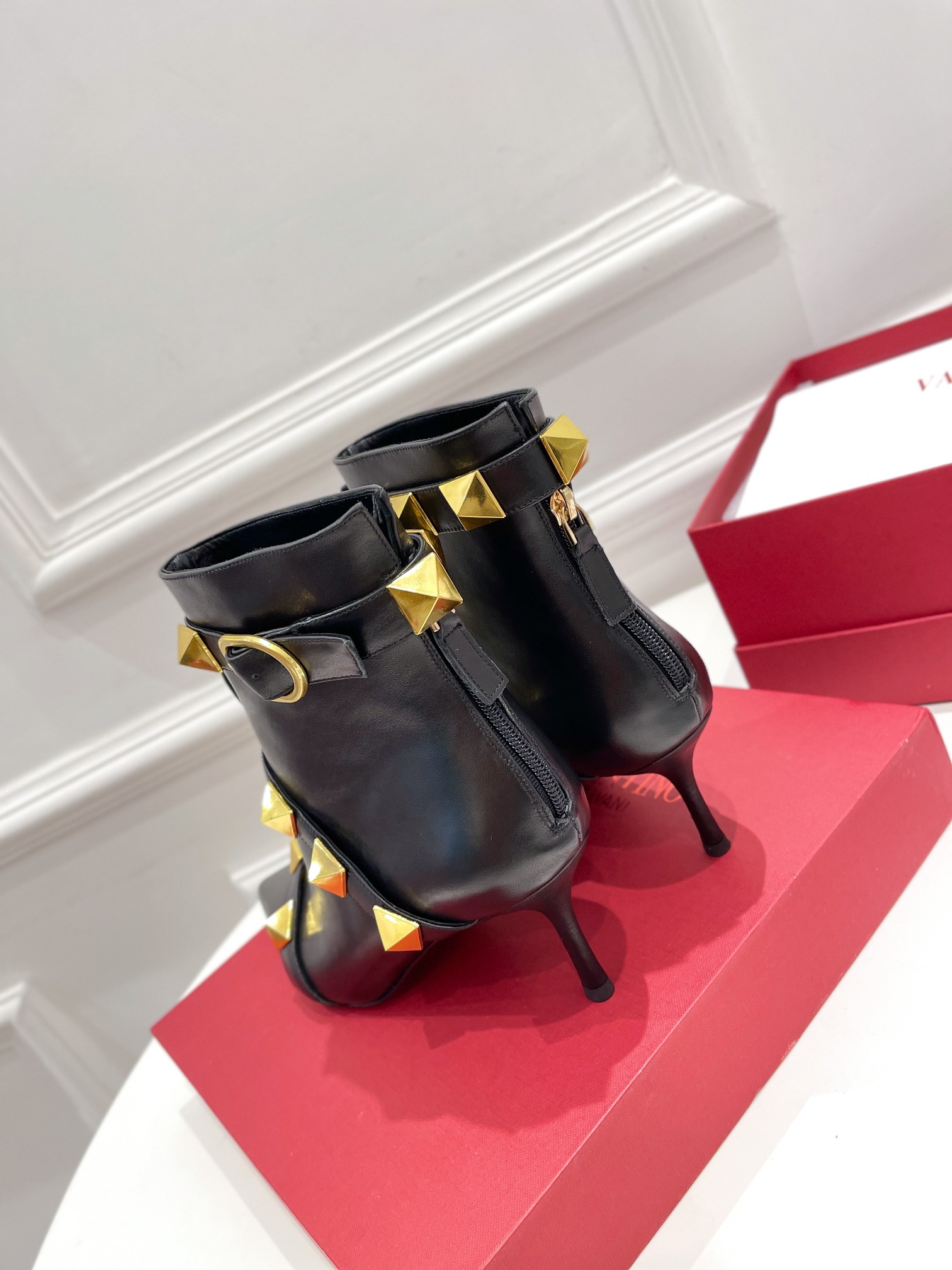 Women π*π΄πΏπΈπππΌππ Top Sneakers