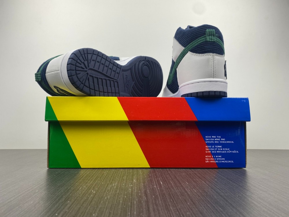 from Nike SB Dunk Hight DH0953 400