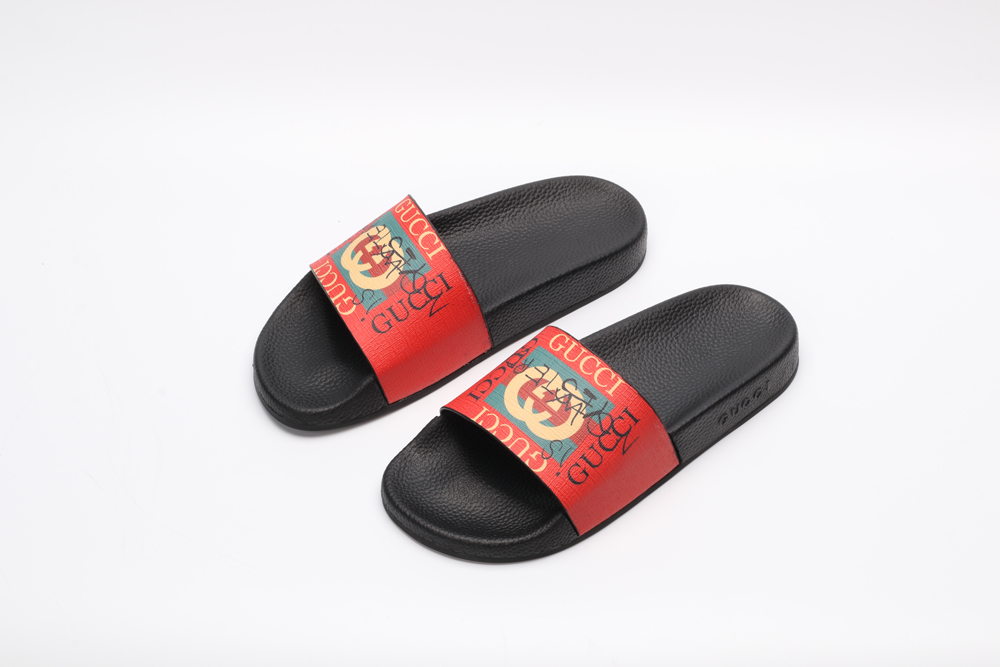 G*cci Sandals