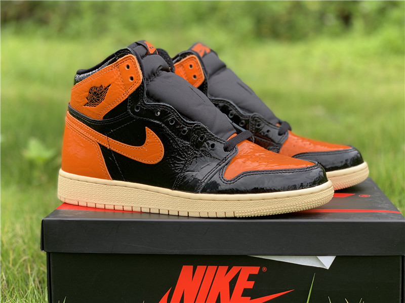 Air Jordan 1 Retro High OG “Shattered Backboard”3.0 555088-028