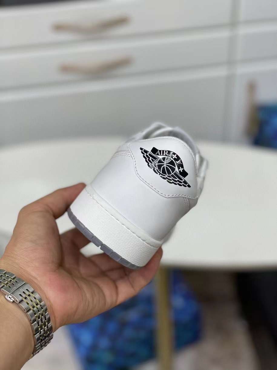 Men L*ouis V*uitton Top Sneaker