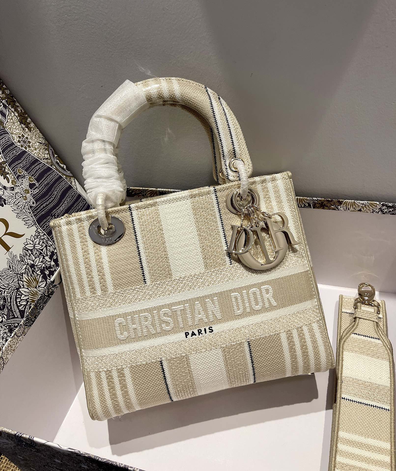 D*ior Top Bag 24*20*11cm