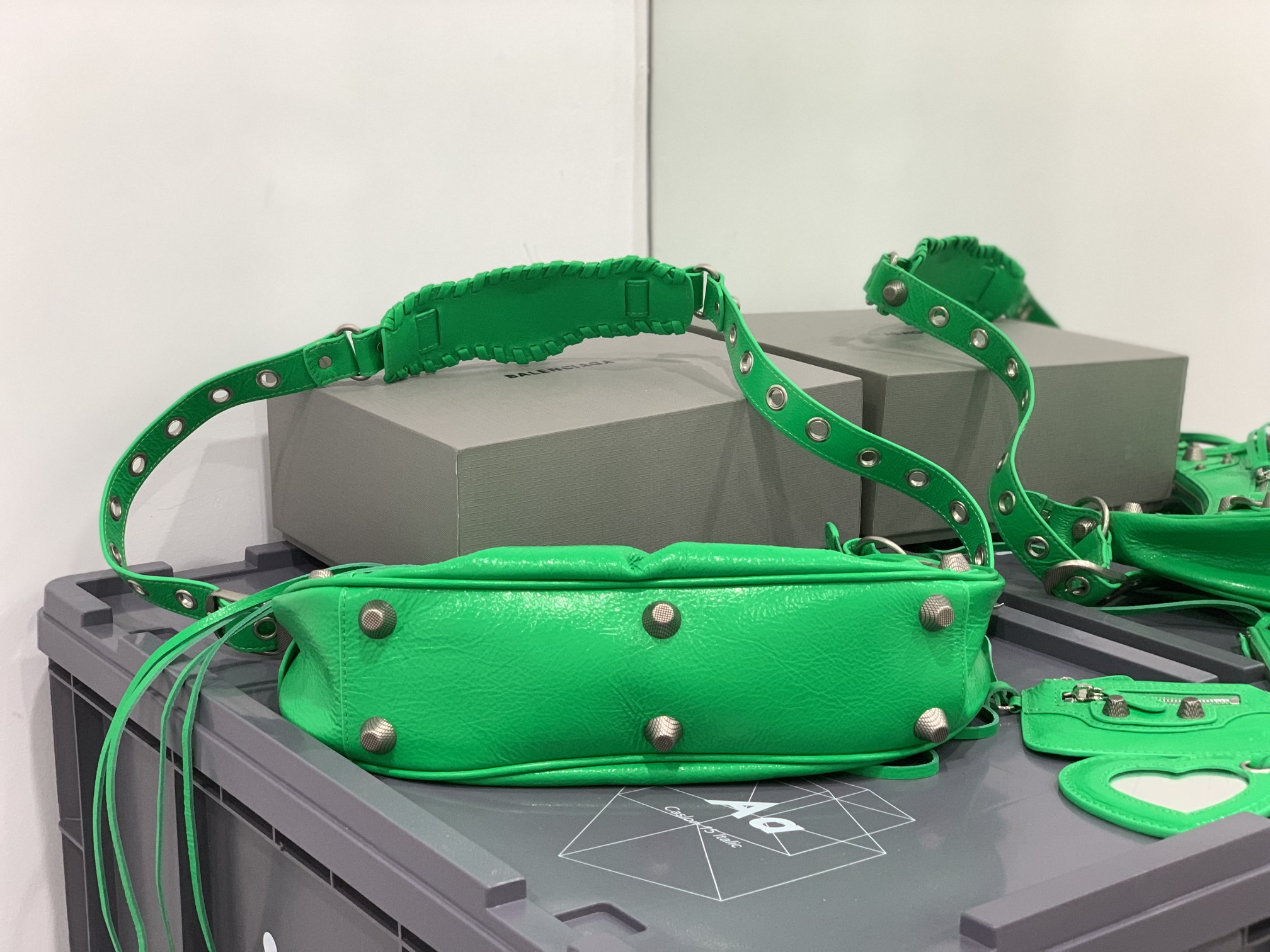 B*alenciaga Bag Top Quality 33x16x8.4cm