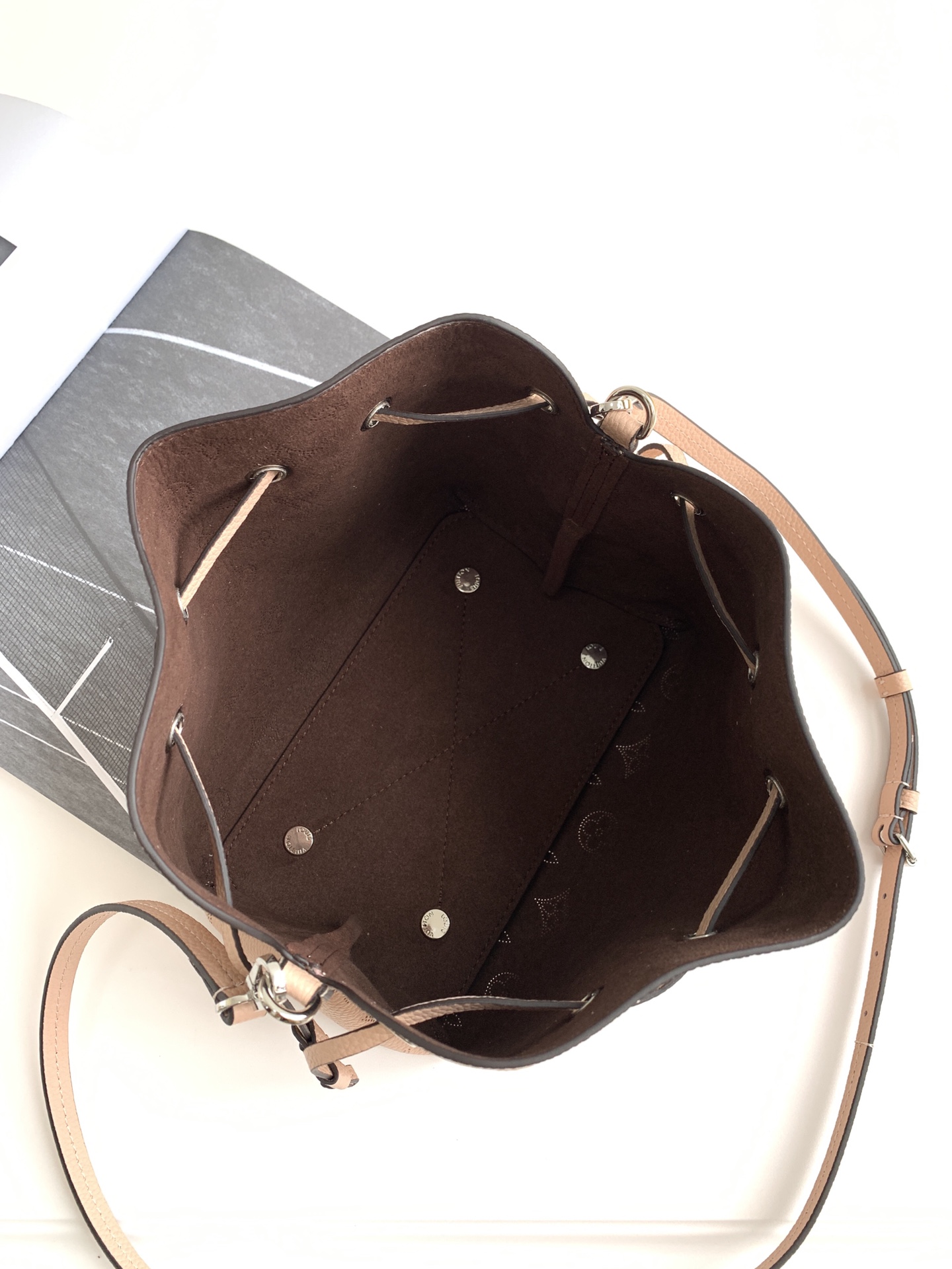 L*ouis V*uitton Top Bag 19 x 22 x 14 cm