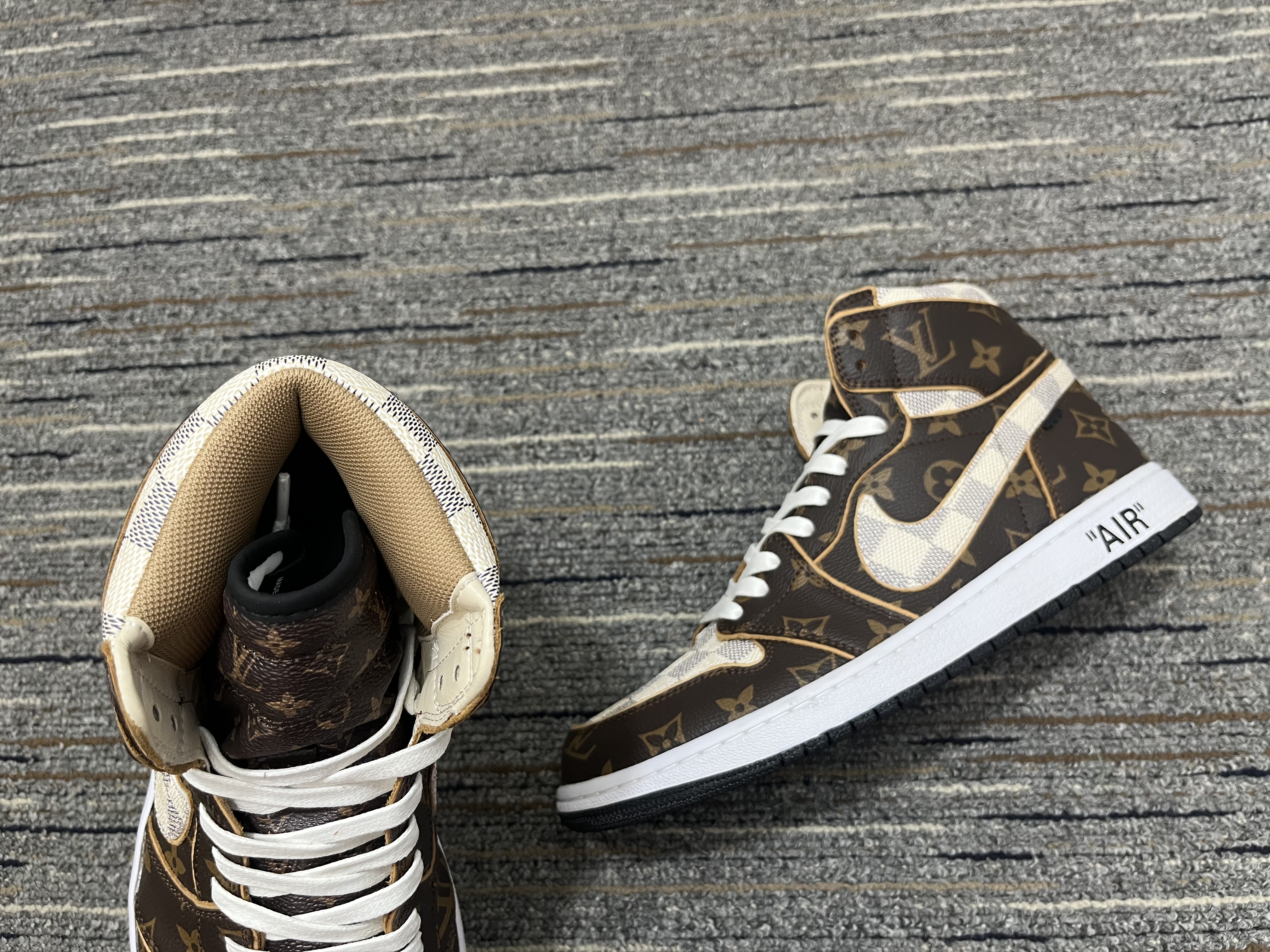 Air Jordan 1 L*V Top Sneakers