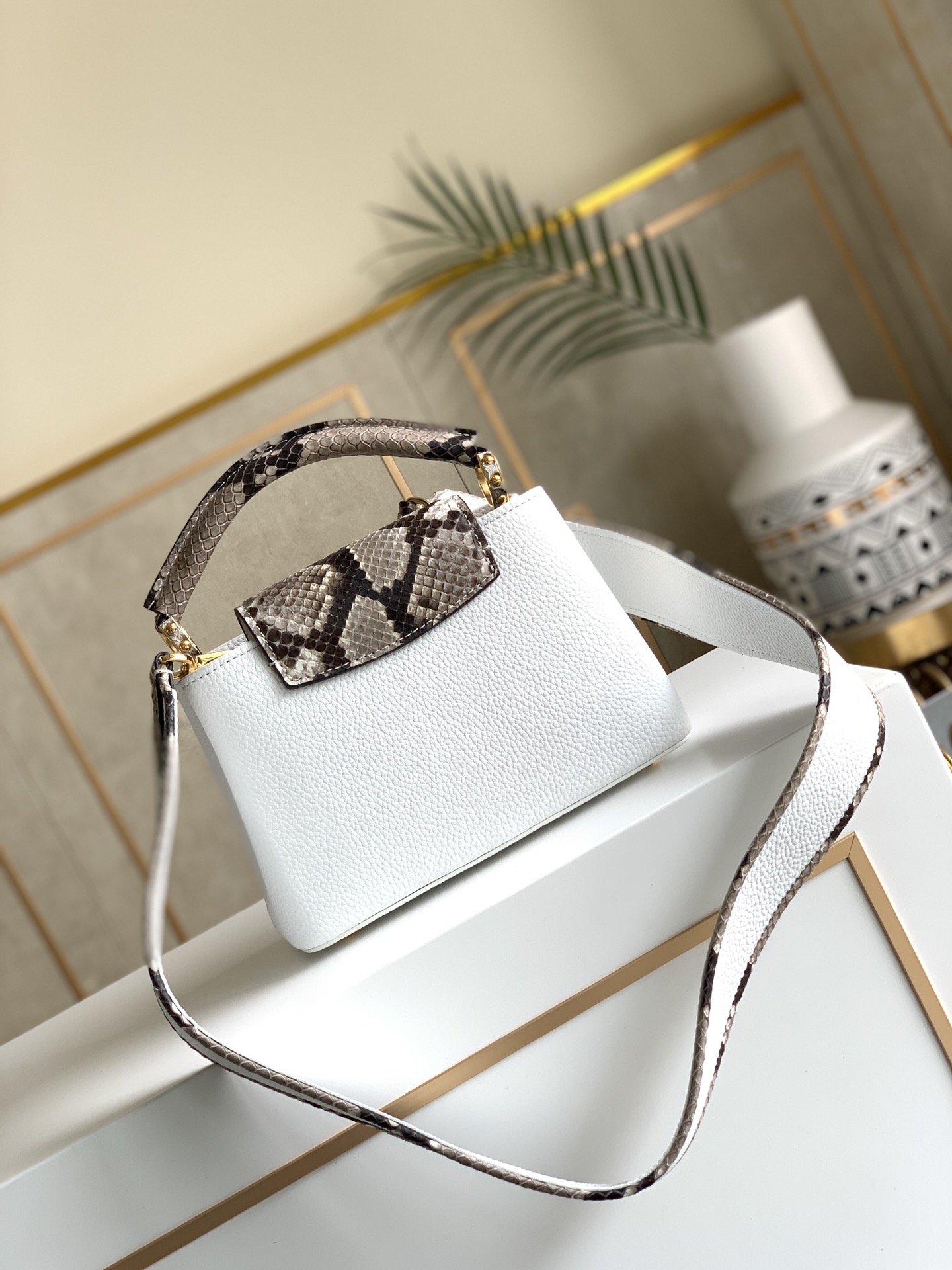 L*ouis V*uitton Top Bag 21x14x8cm