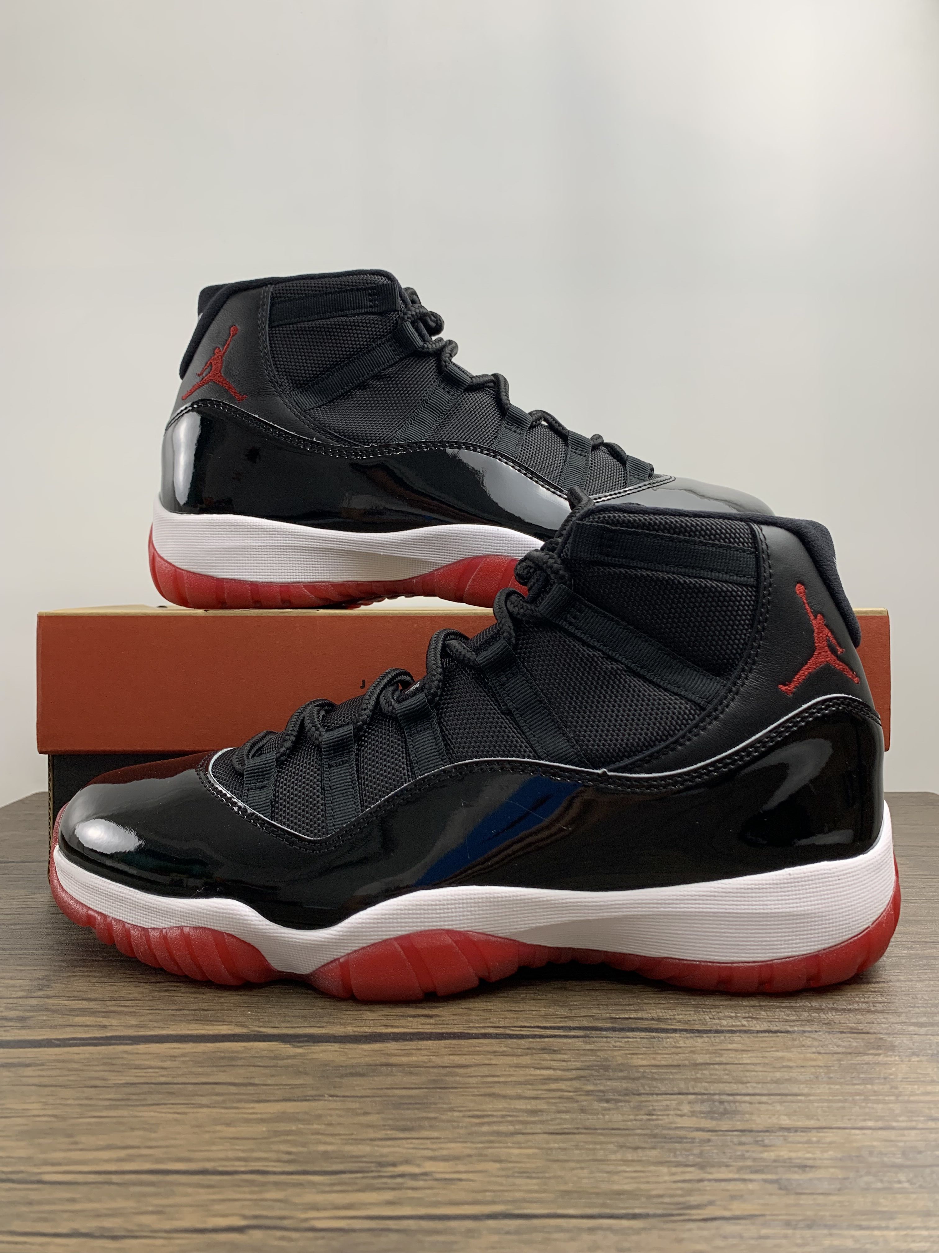 Air Jordan 11 Retro Low Bred