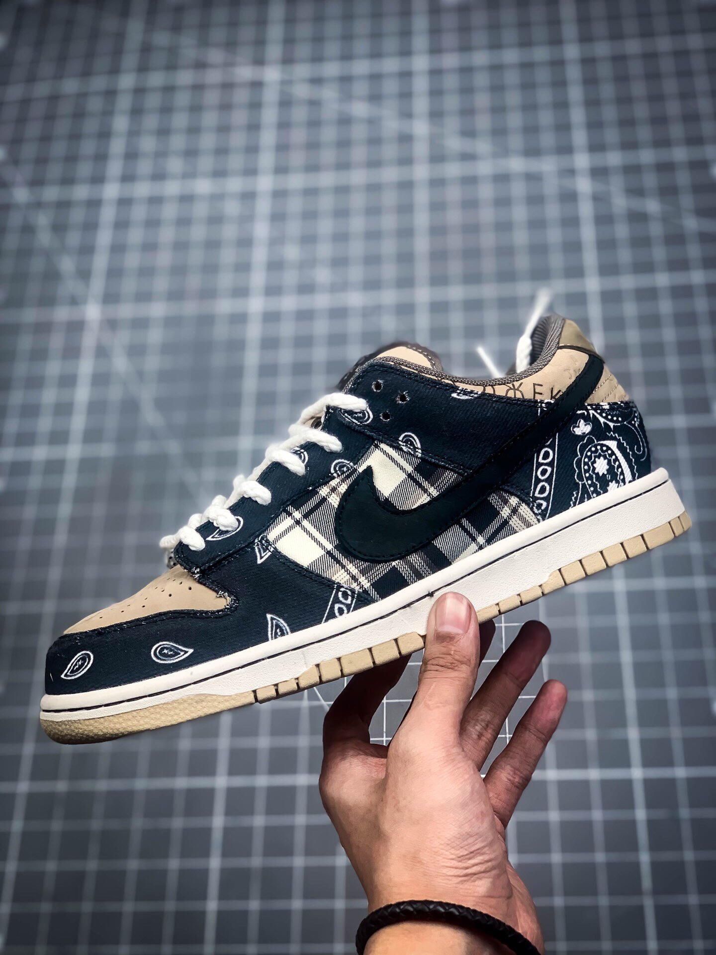 from NIKE 320sb travis scott × sb dunk