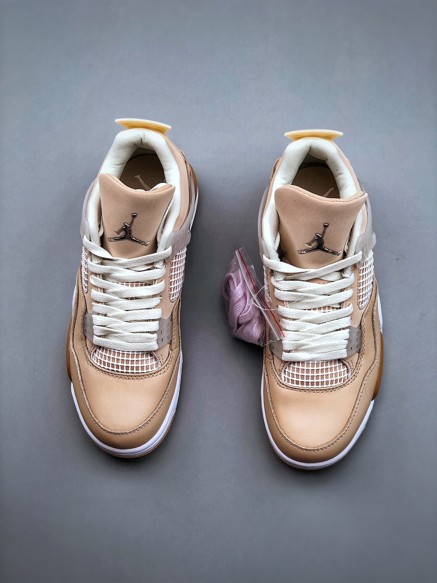 OFF-WHITE x Air Jordan 4 “sail”ow