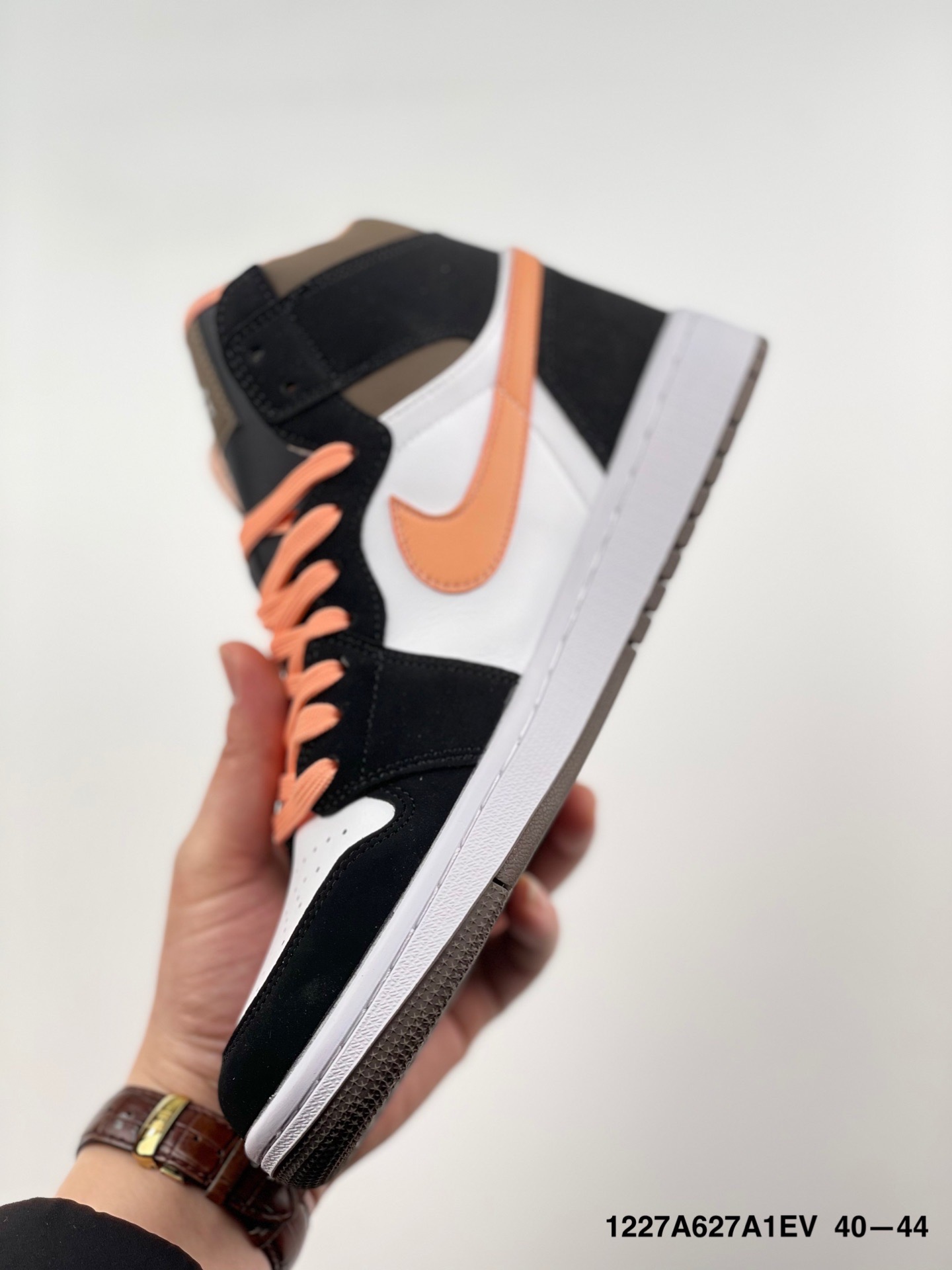 Air Jordan 1 mid incredible hulk