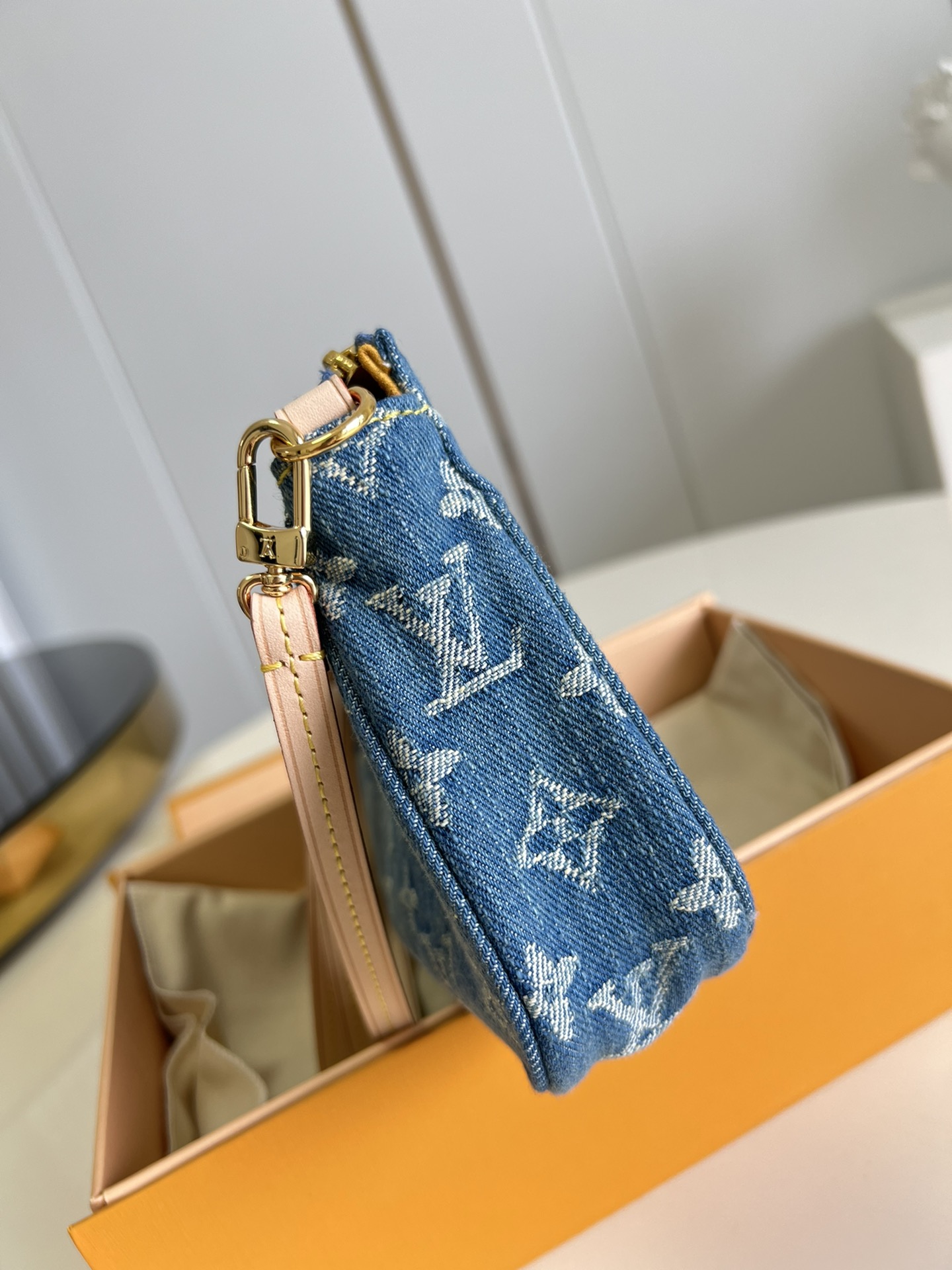 L*ouis V*uitton Bag Top Quality 21*13*3CM