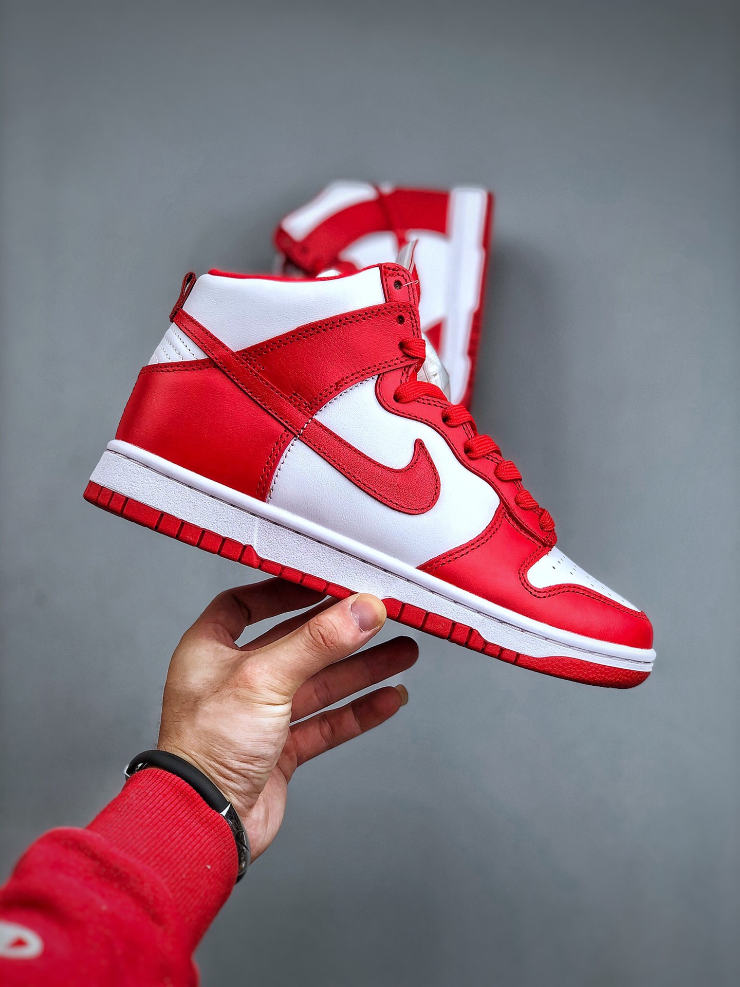 Nike SB Dunk High university red