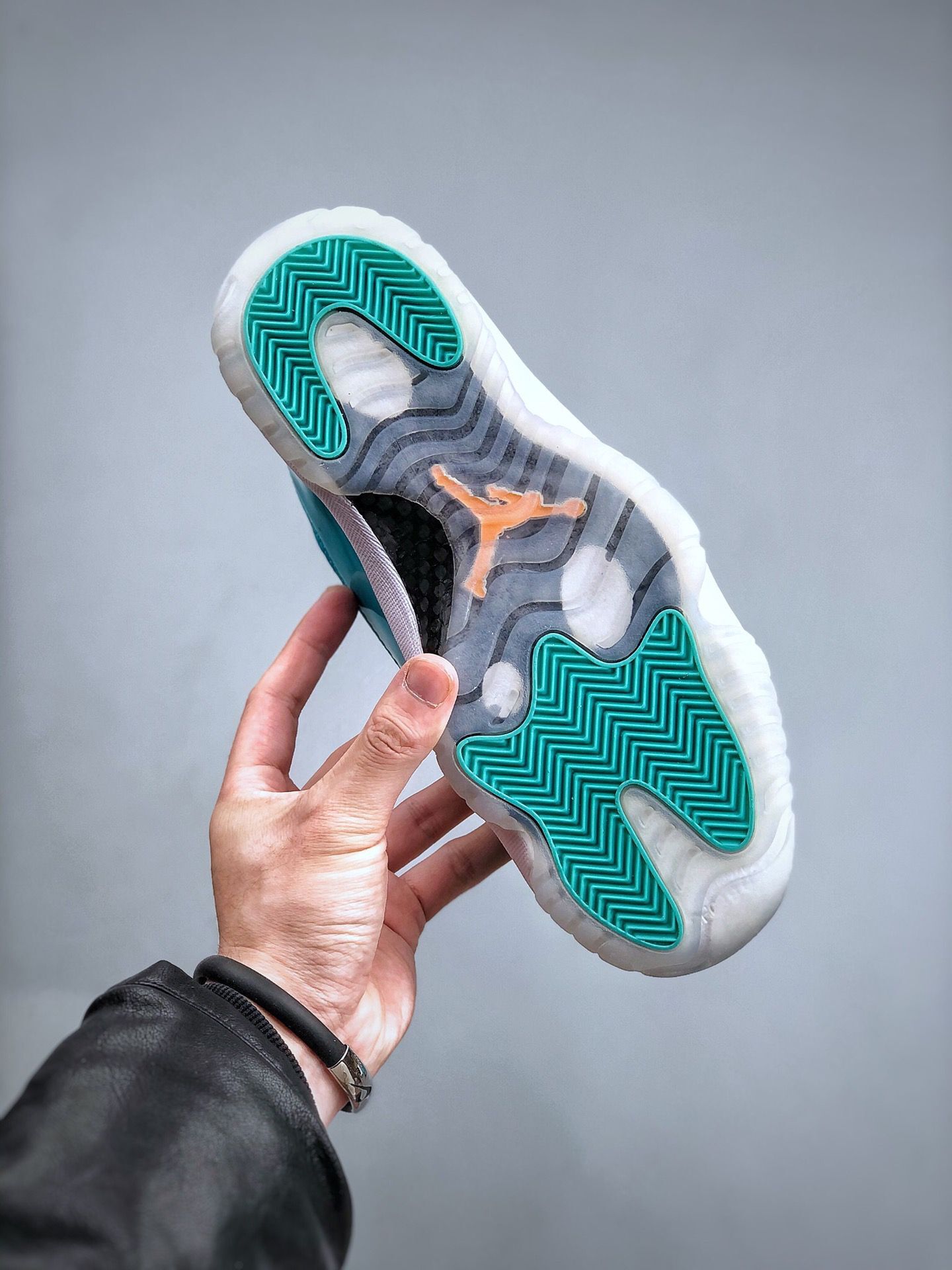 Air Jordan 11 retro south coast at7802-116 ()