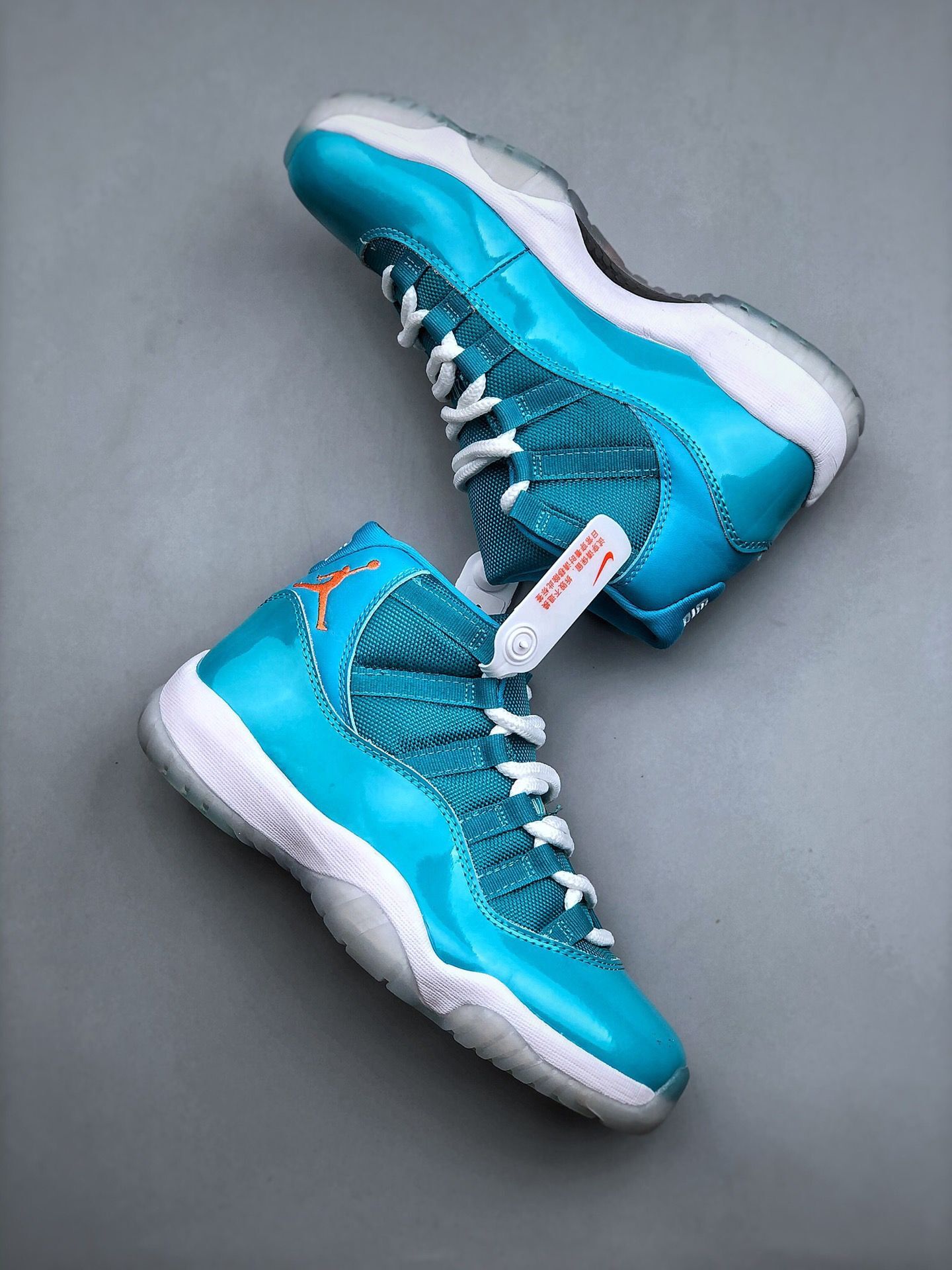 Air Jordan 11 retro south coast at7802-116 ()