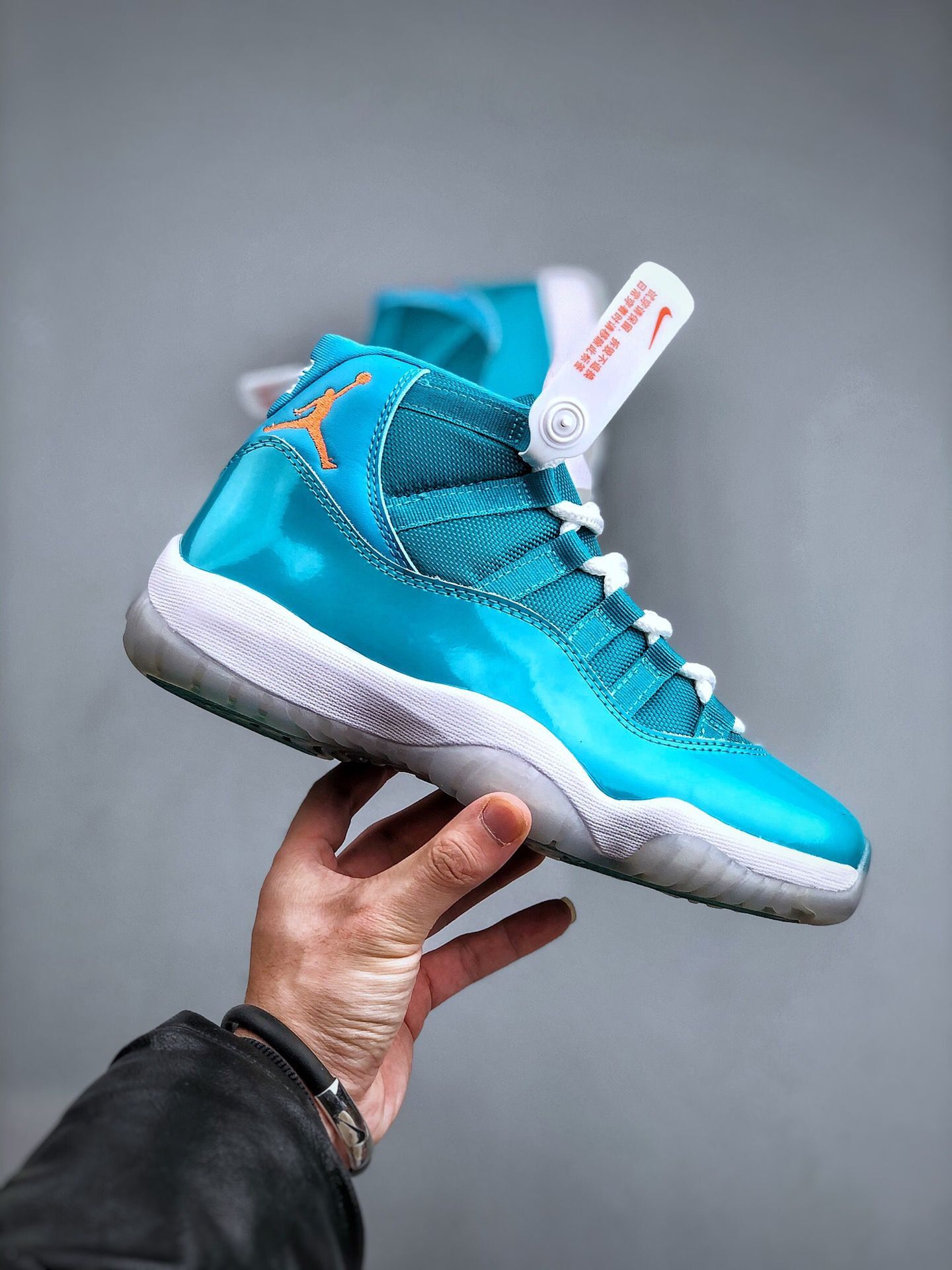 Air Jordan 11 retro south coast at7802-116 ()