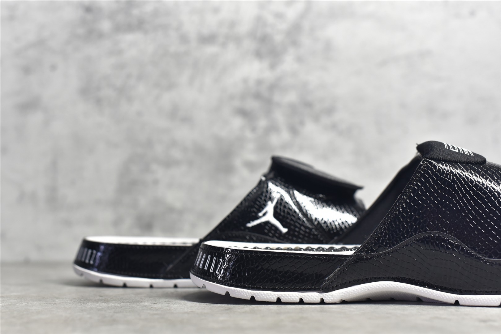 Nike Air Jordan 11 Slippers