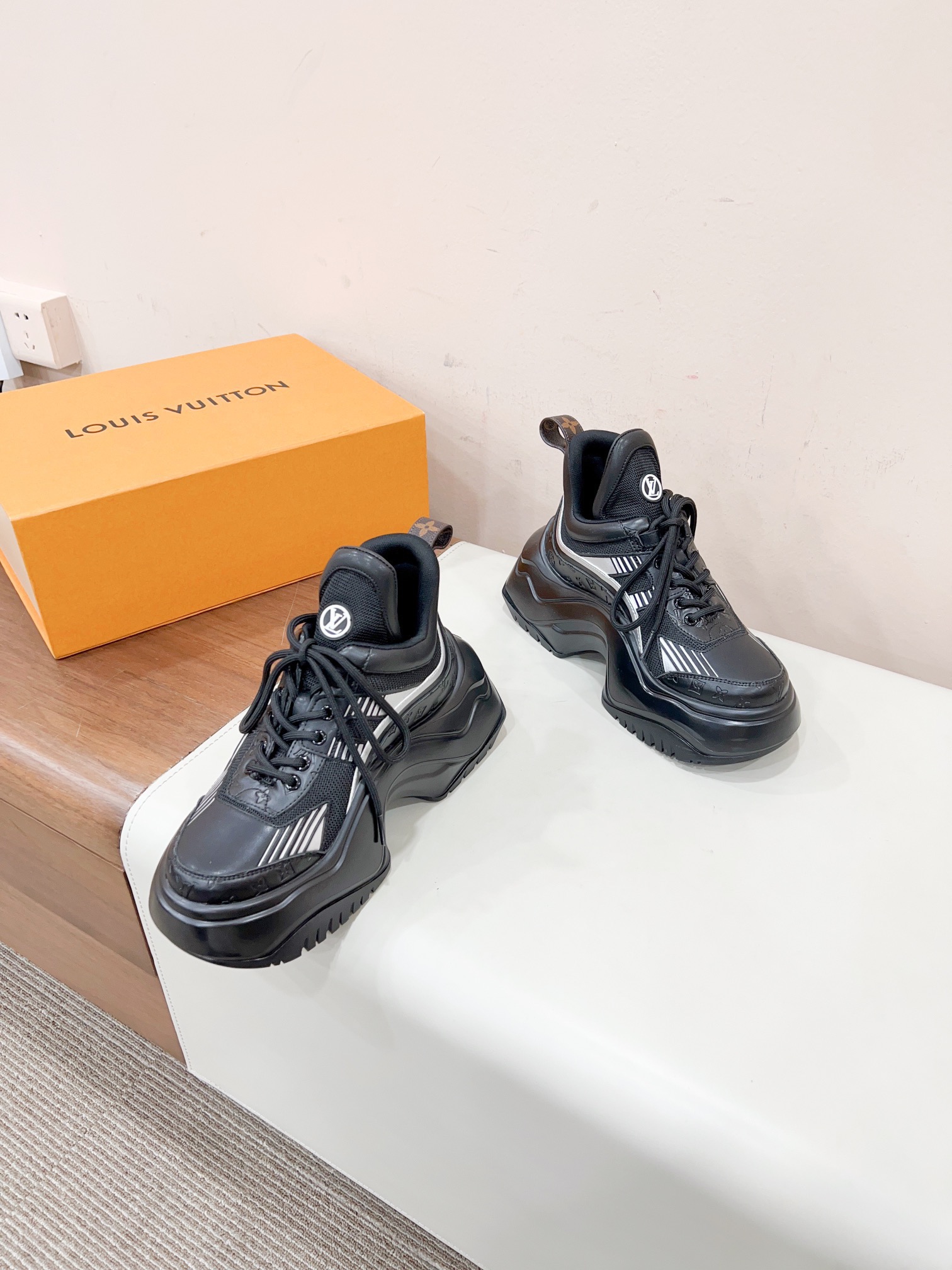 Women L*ouis V*uitton Top Sneaker