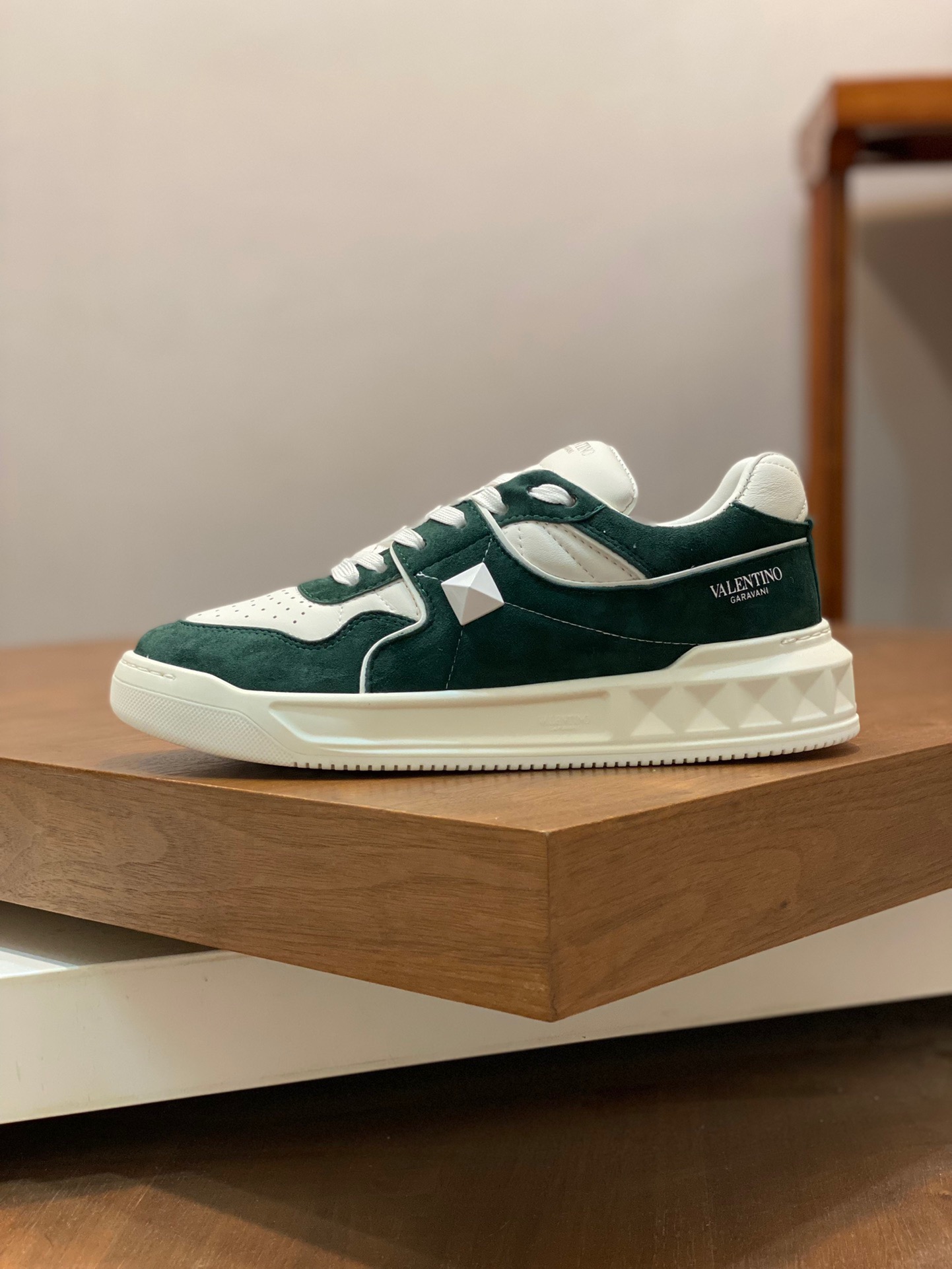 Men Women 𝑉*𝐴𝐿𝐸𝑁𝑇𝐼𝑁𝑂 Top Sneaker