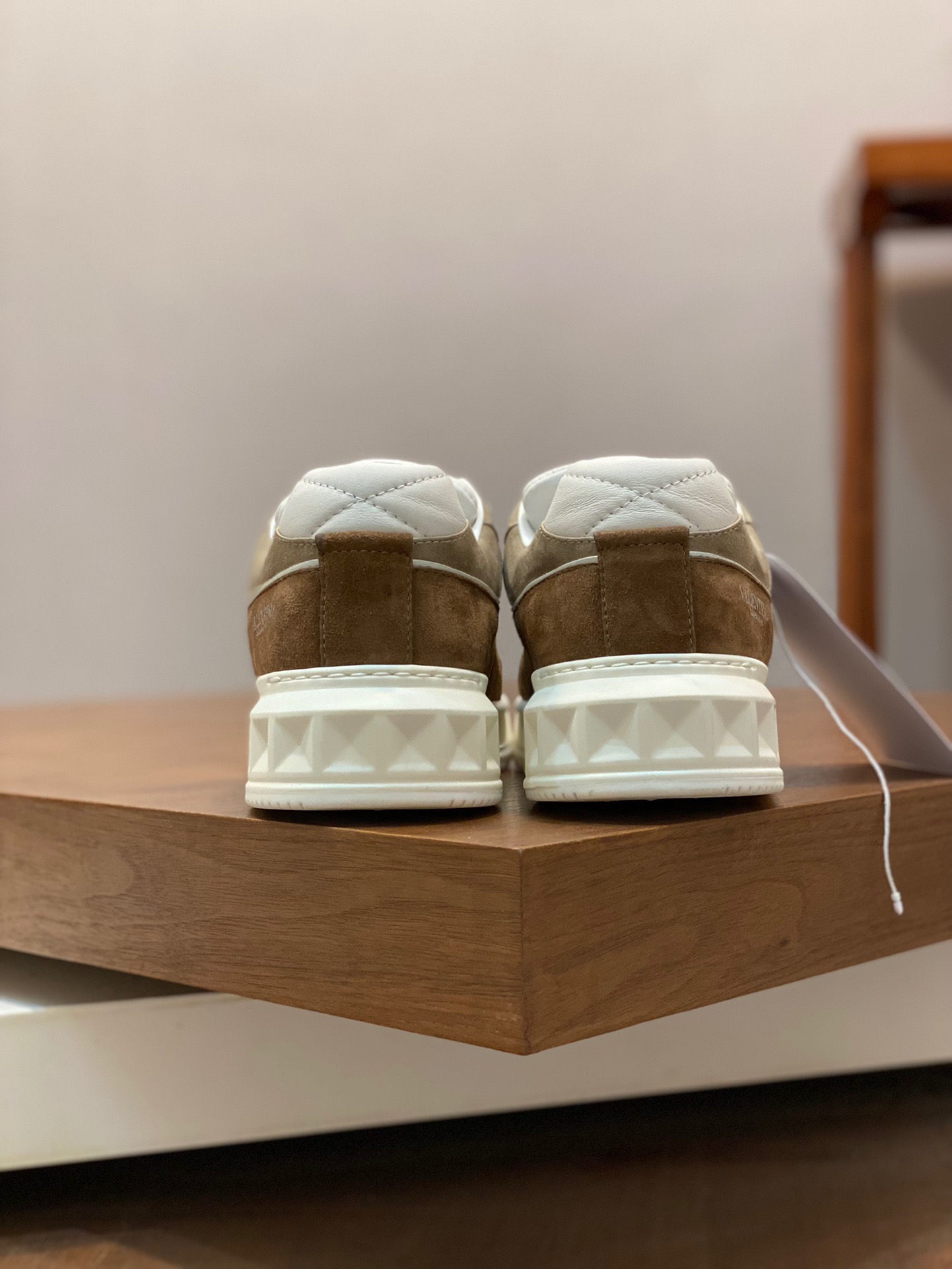 Men Women 𝑉*𝐴𝐿𝐸𝑁𝑇𝐼𝑁𝑂 Top Sneaker