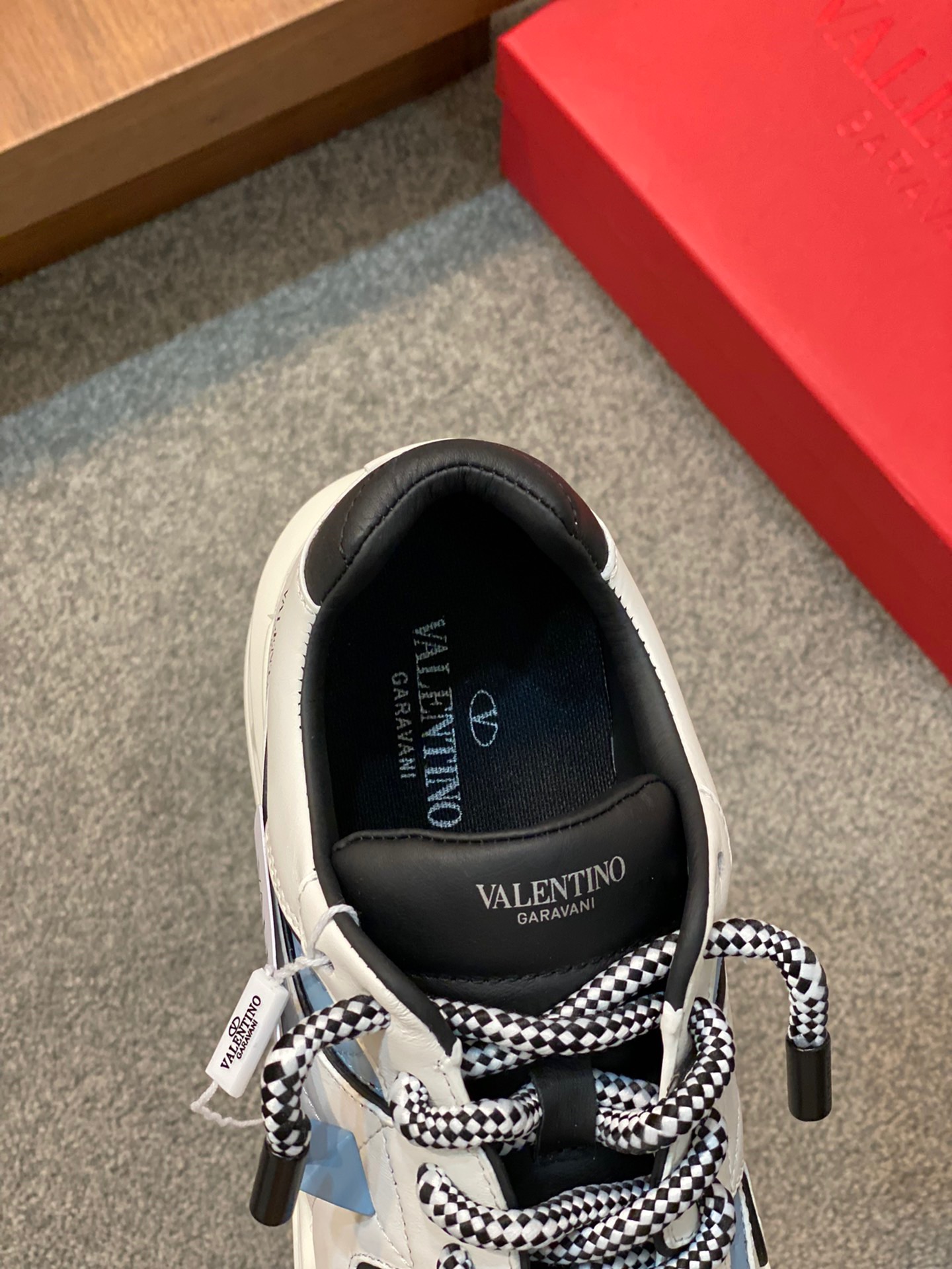 Men Women 𝑉*𝐴𝐿𝐸𝑁𝑇𝐼𝑁𝑂 Top Sneaker