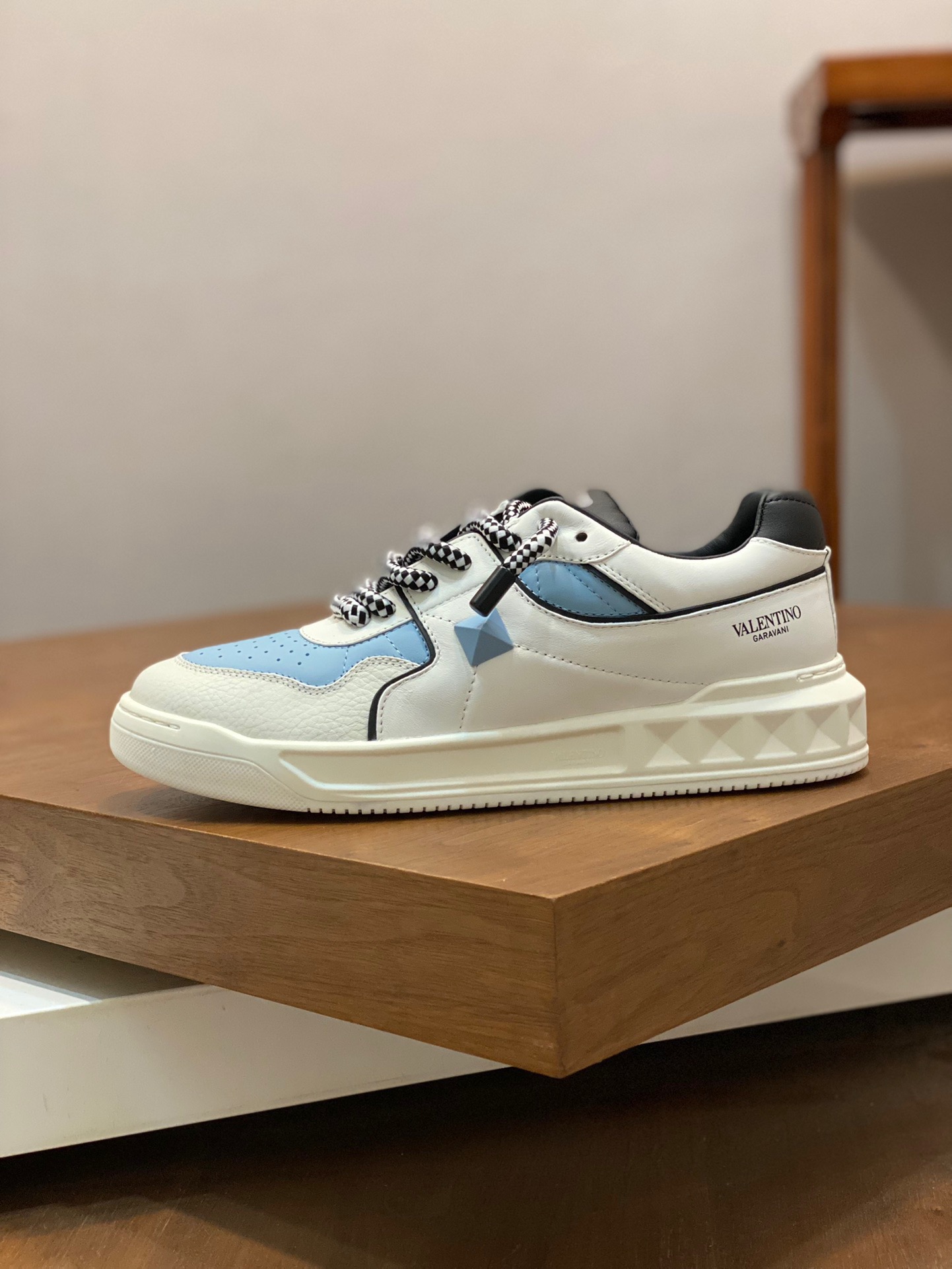 Men Women 𝑉*𝐴𝐿𝐸𝑁𝑇𝐼𝑁𝑂 Top Sneaker