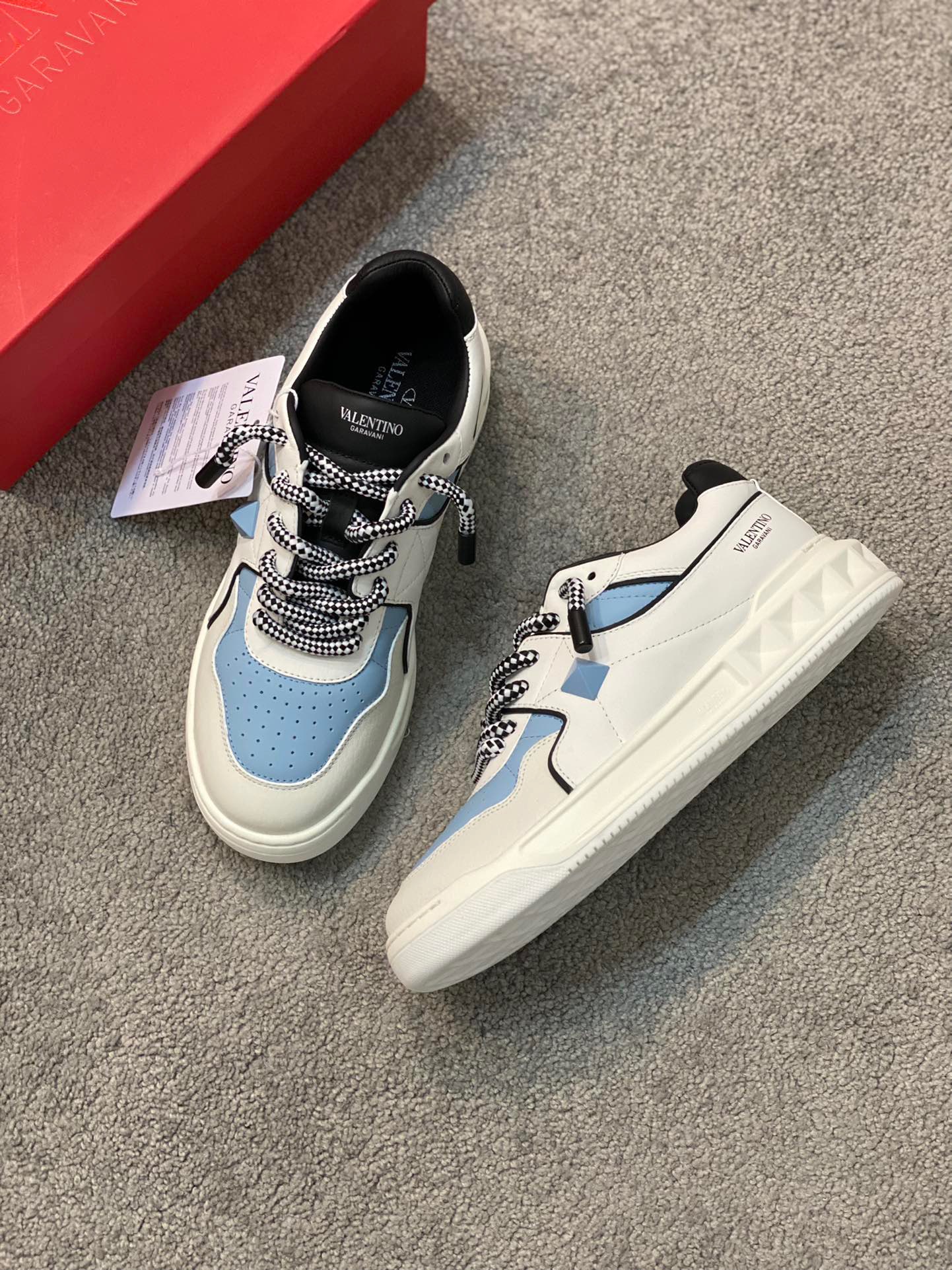 Men Women 𝑉*𝐴𝐿𝐸𝑁𝑇𝐼𝑁𝑂 Top Sneaker