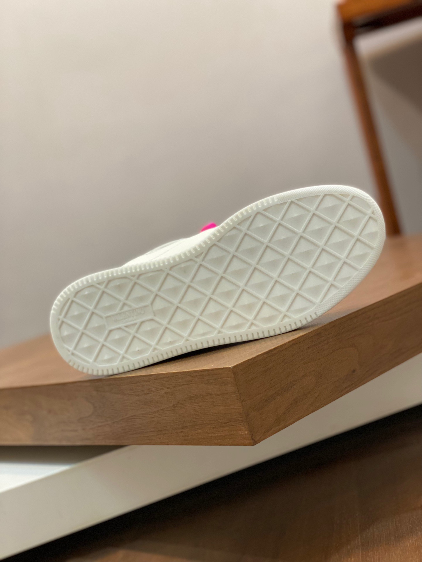 Men Women 𝑉*𝐴𝐿𝐸𝑁𝑇𝐼𝑁𝑂 Top Sneaker