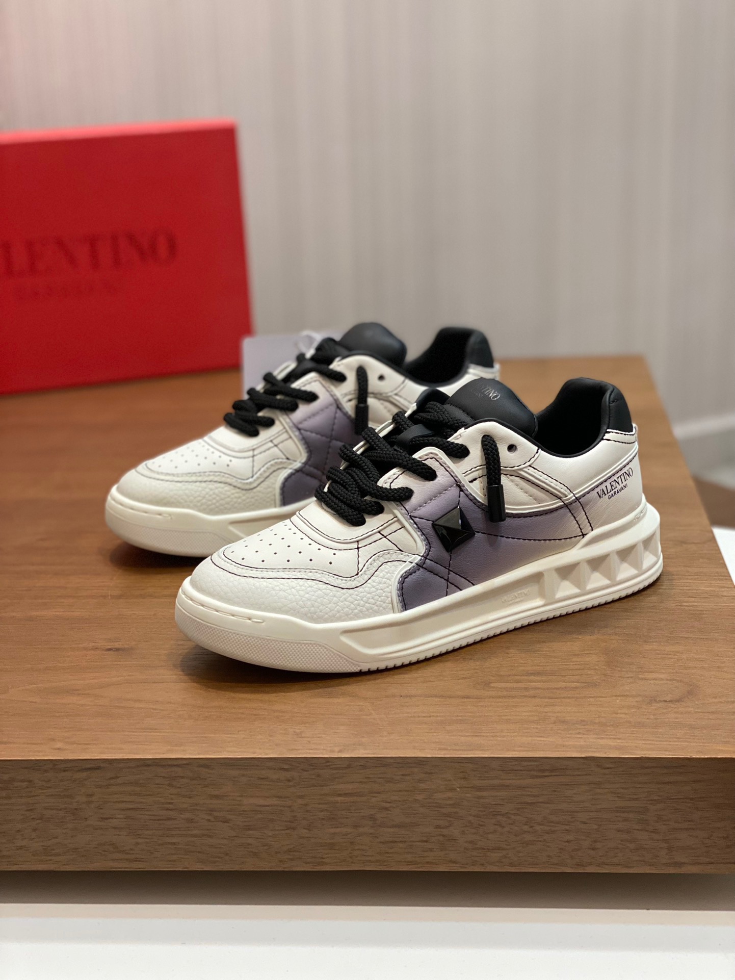 Men Women 𝑉*𝐴𝐿𝐸𝑁𝑇𝐼𝑁𝑂 Top Sneaker