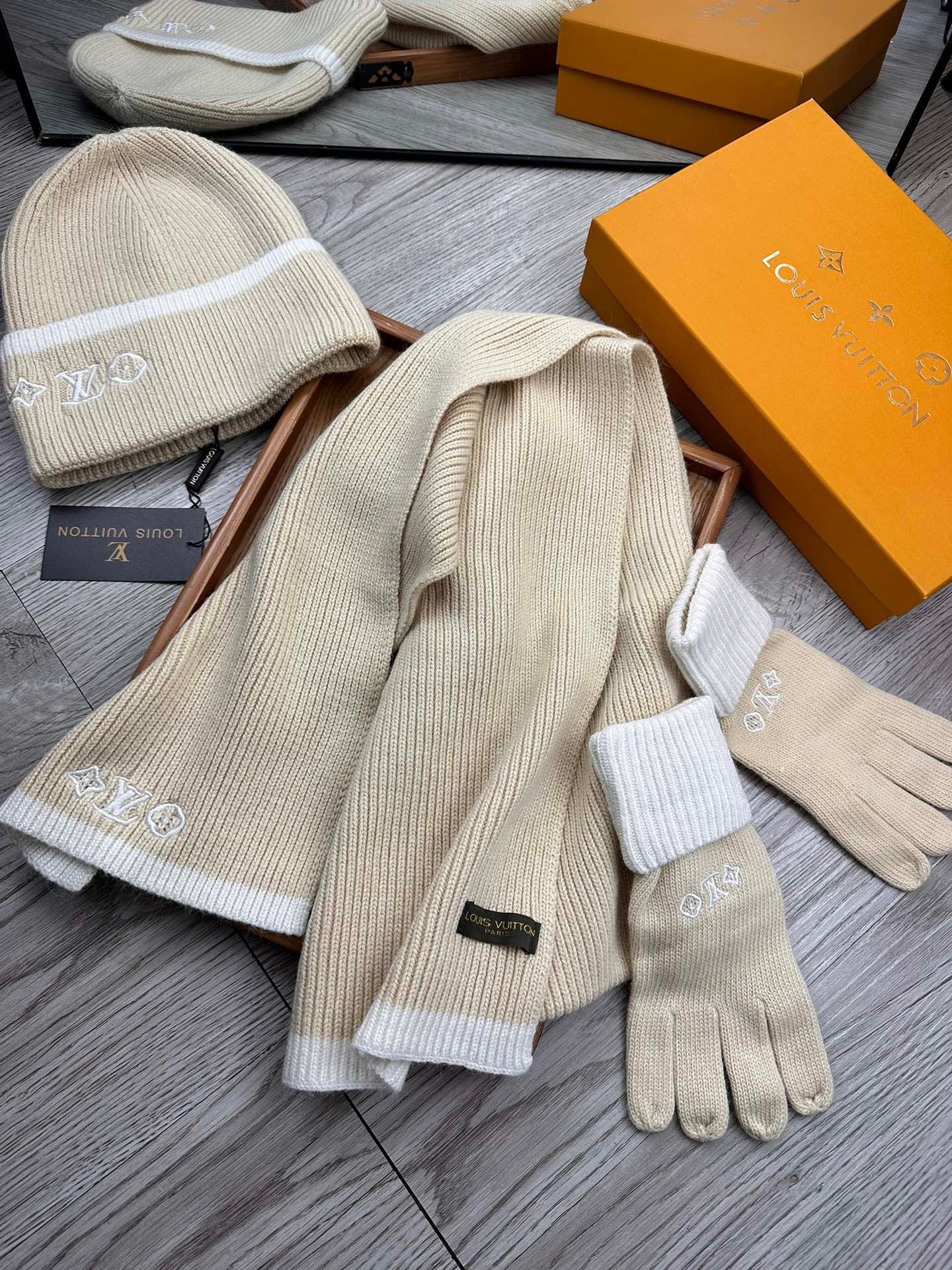 Women Men Hat+Gloves+The scarf L*V