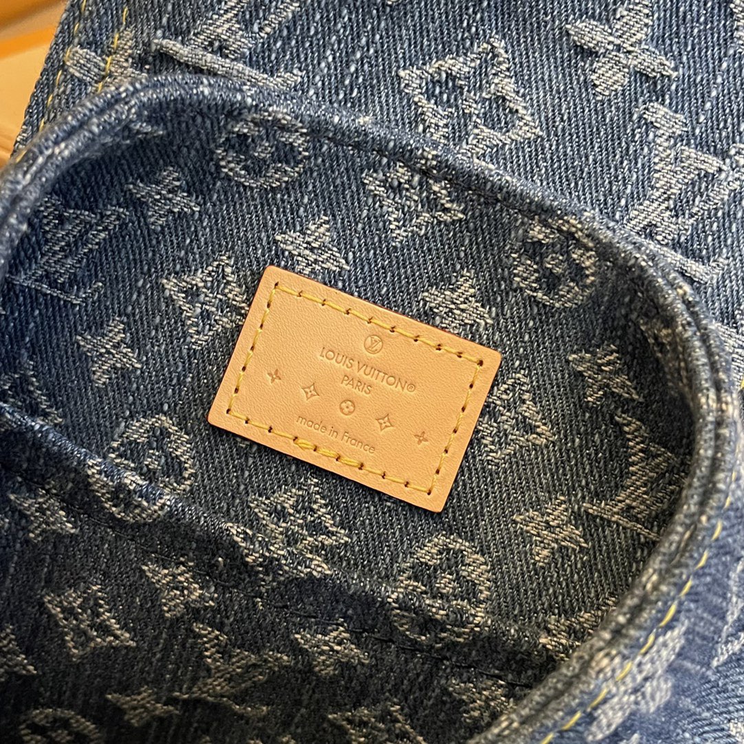 L*ouis V*uitton Top Bag