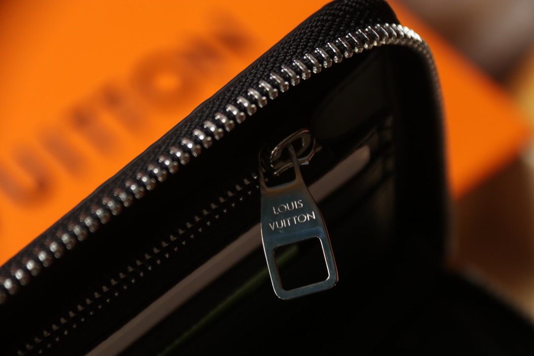 L*ouis V*uitton Top Bag