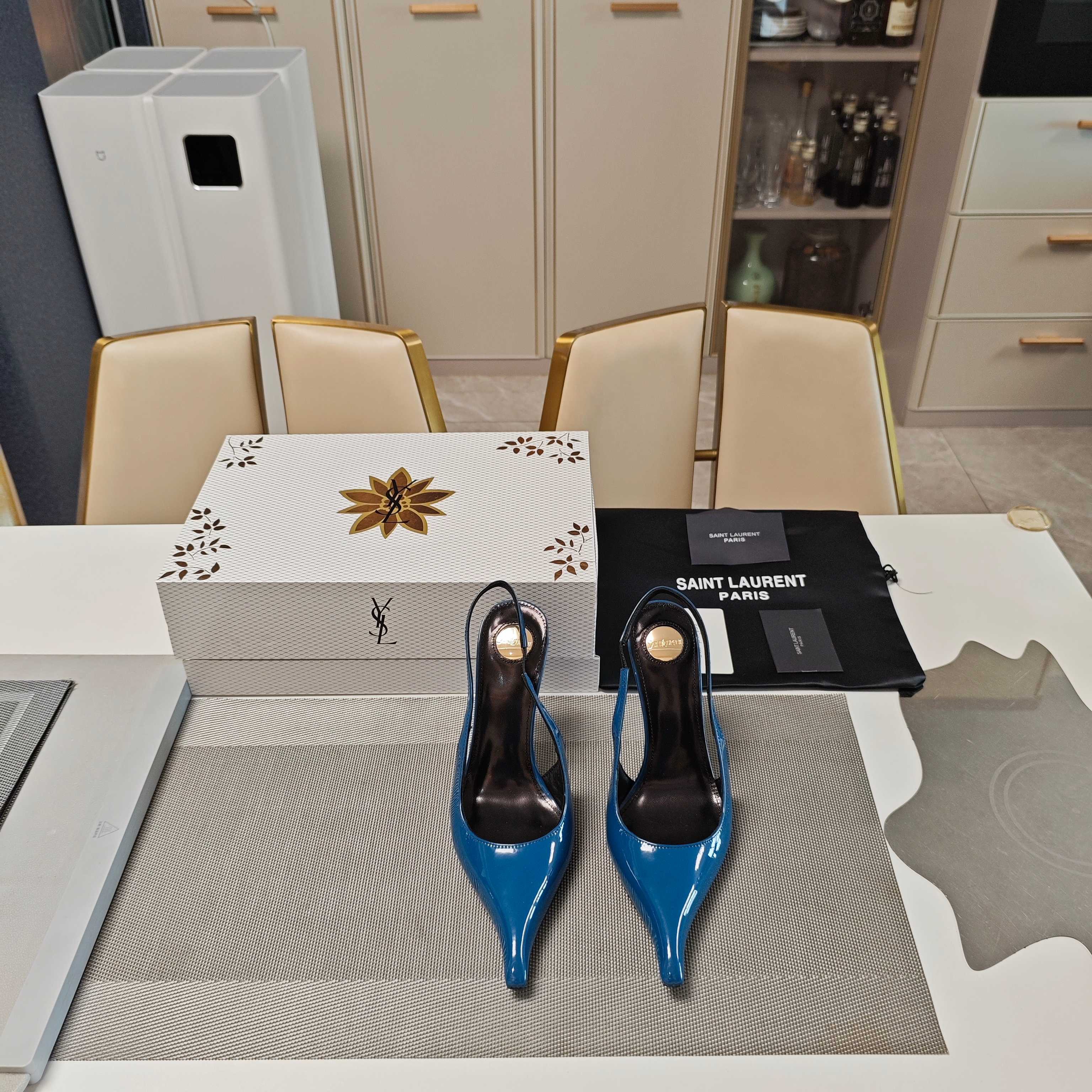 Women Y*SL Top Pumps