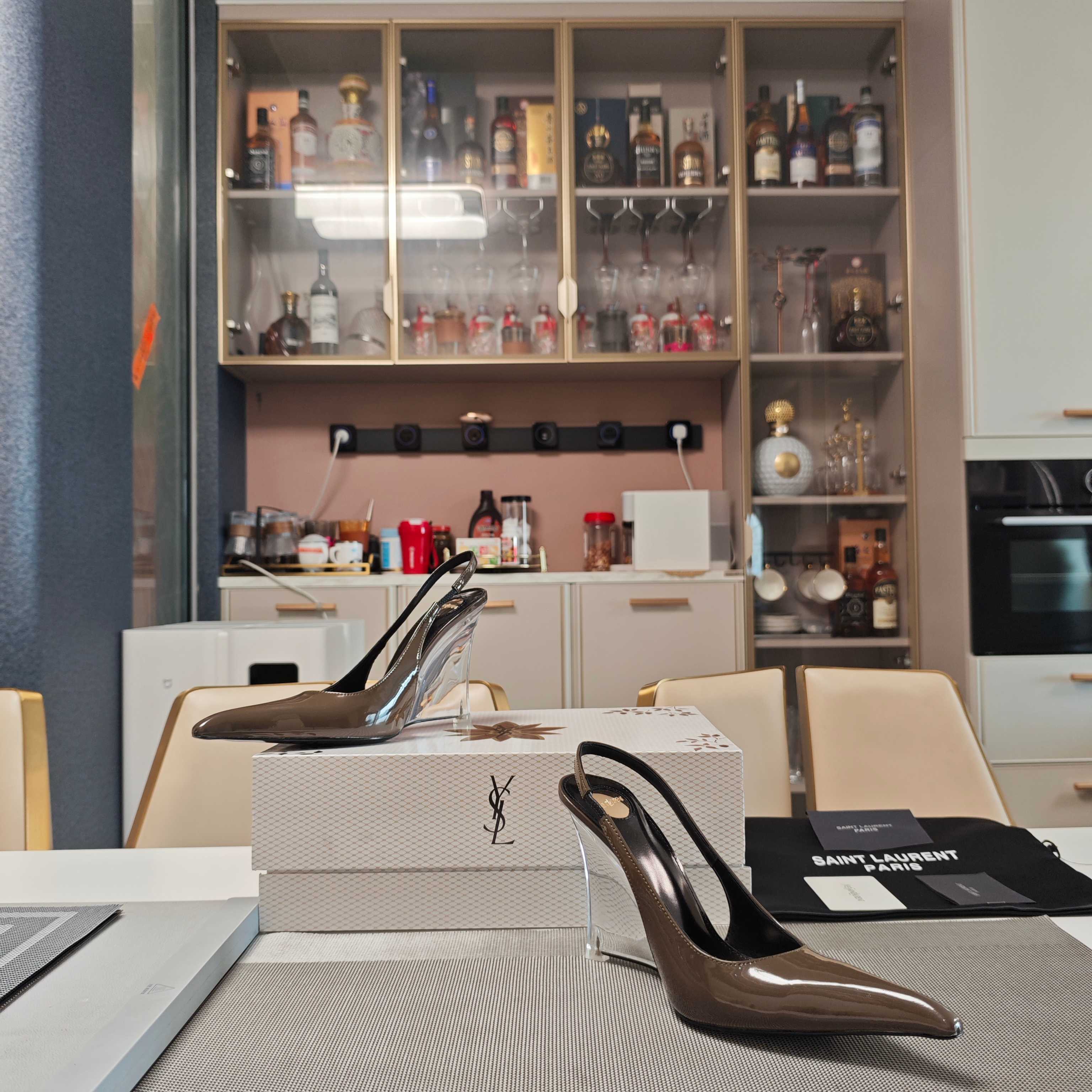 Women Y*SL Top Pumps