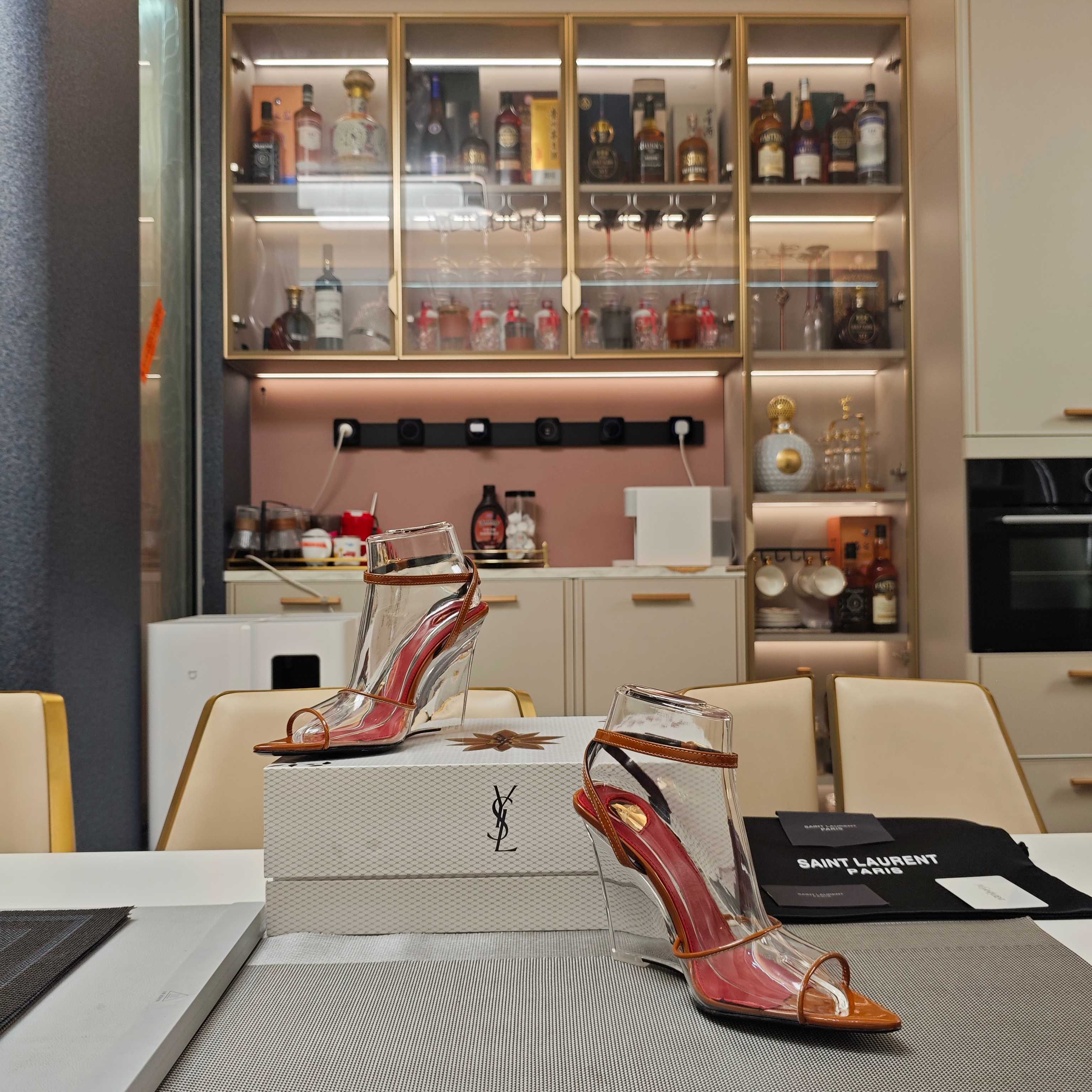 Women Y*SL Top Pumps