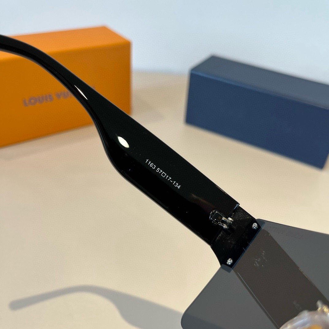 L*ouis V*uitton Glasses