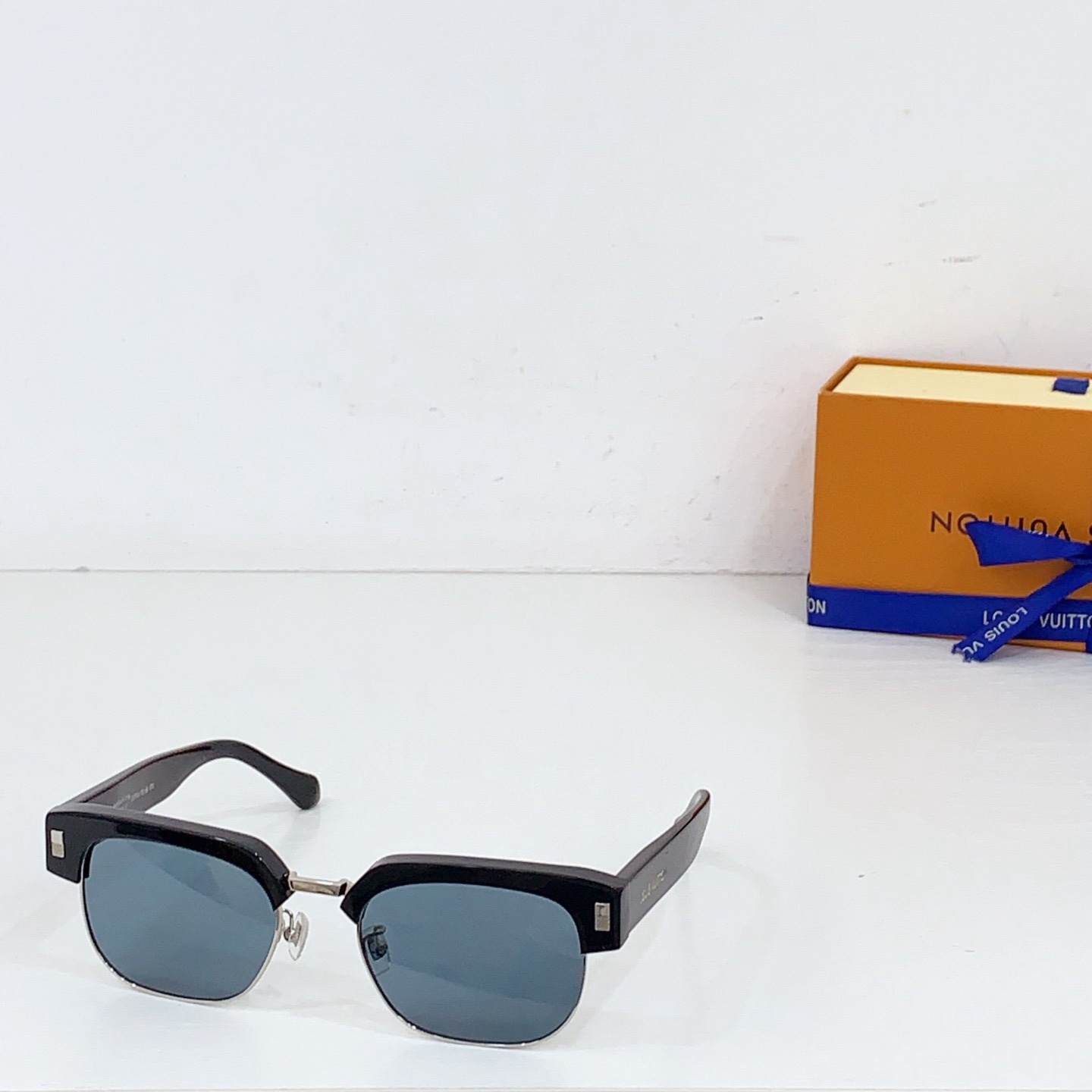 L*ouis V*uitton Glasses