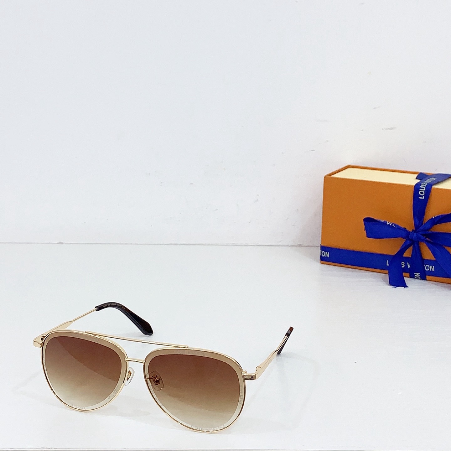 L*ouis V*uitton Glasses