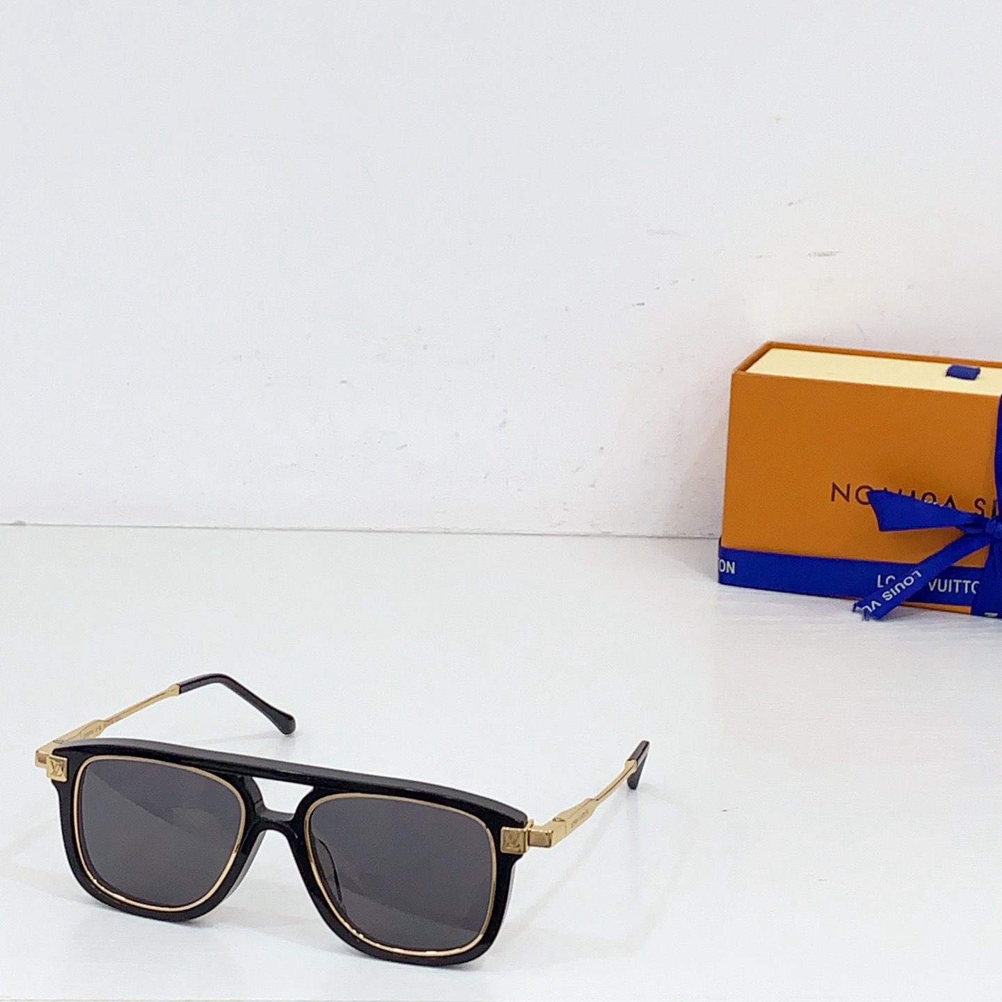 L*ouis V*uitton Glasses